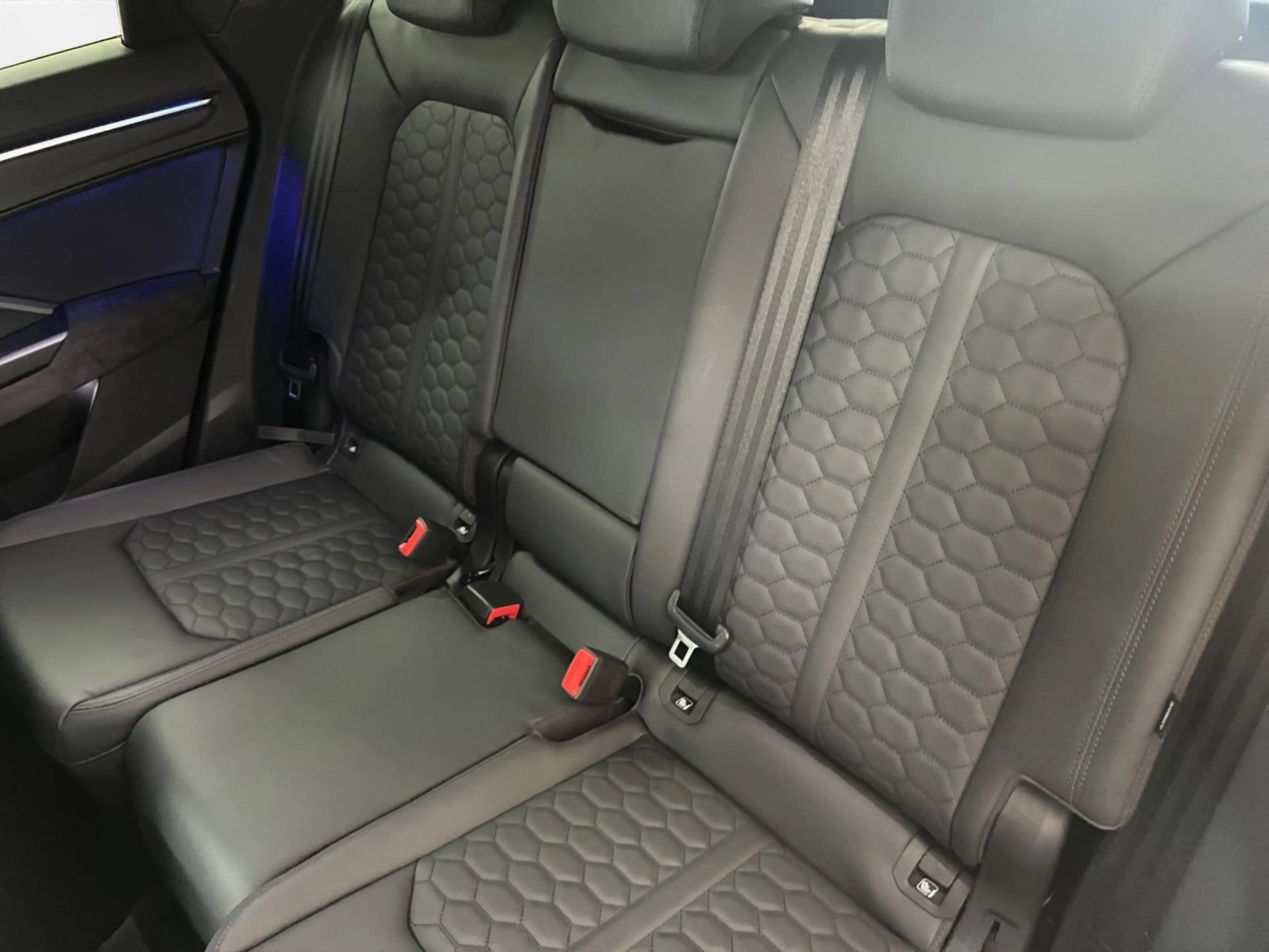 Audi RS Q3 2.5 TFSI qu. AHK LM 22" LED Nappa 360 — photo 18