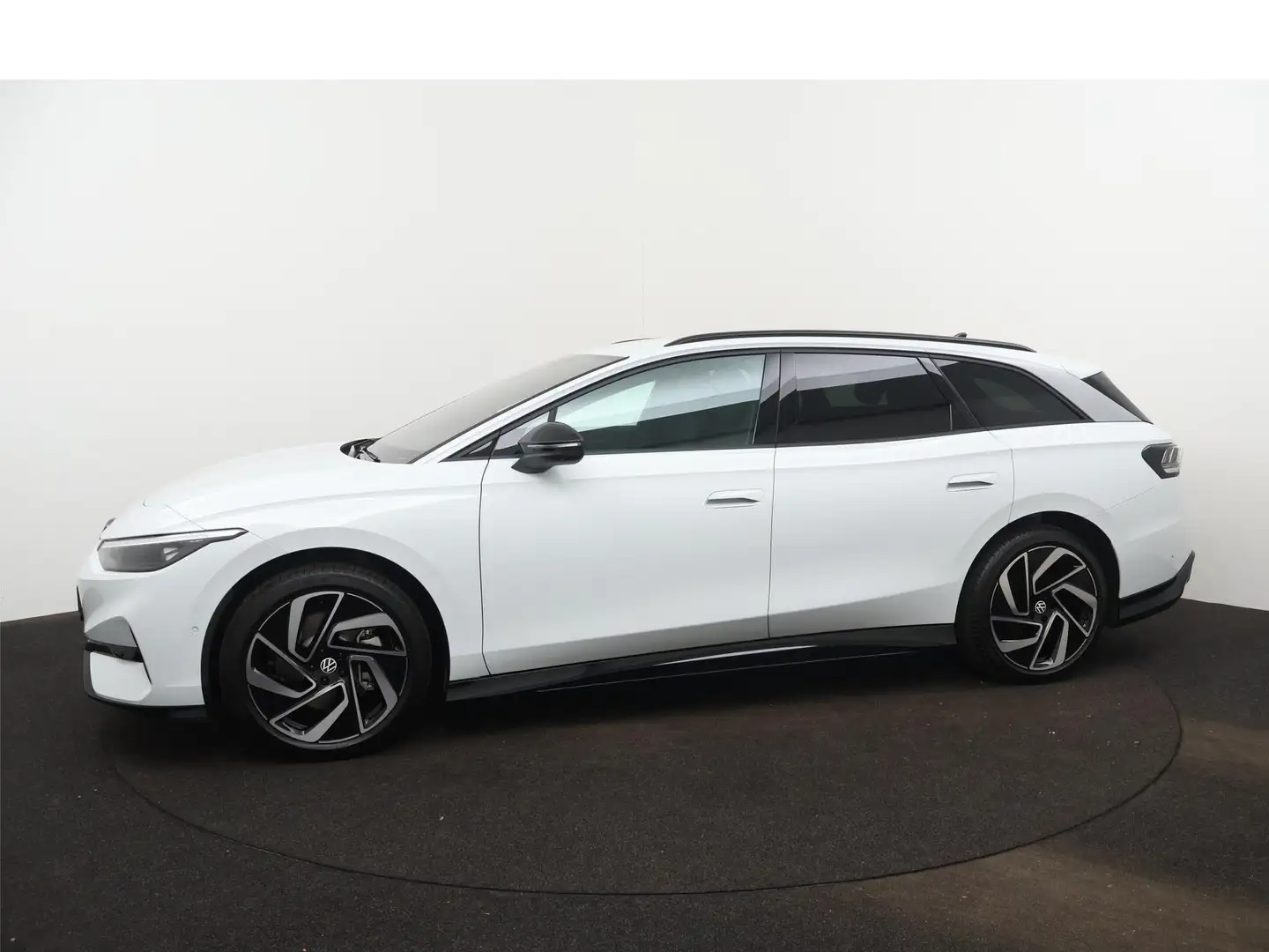 Volkswagen ID.7 Tourer Pro Business 77 kWh | Herwaardering | Head- Wit - 2