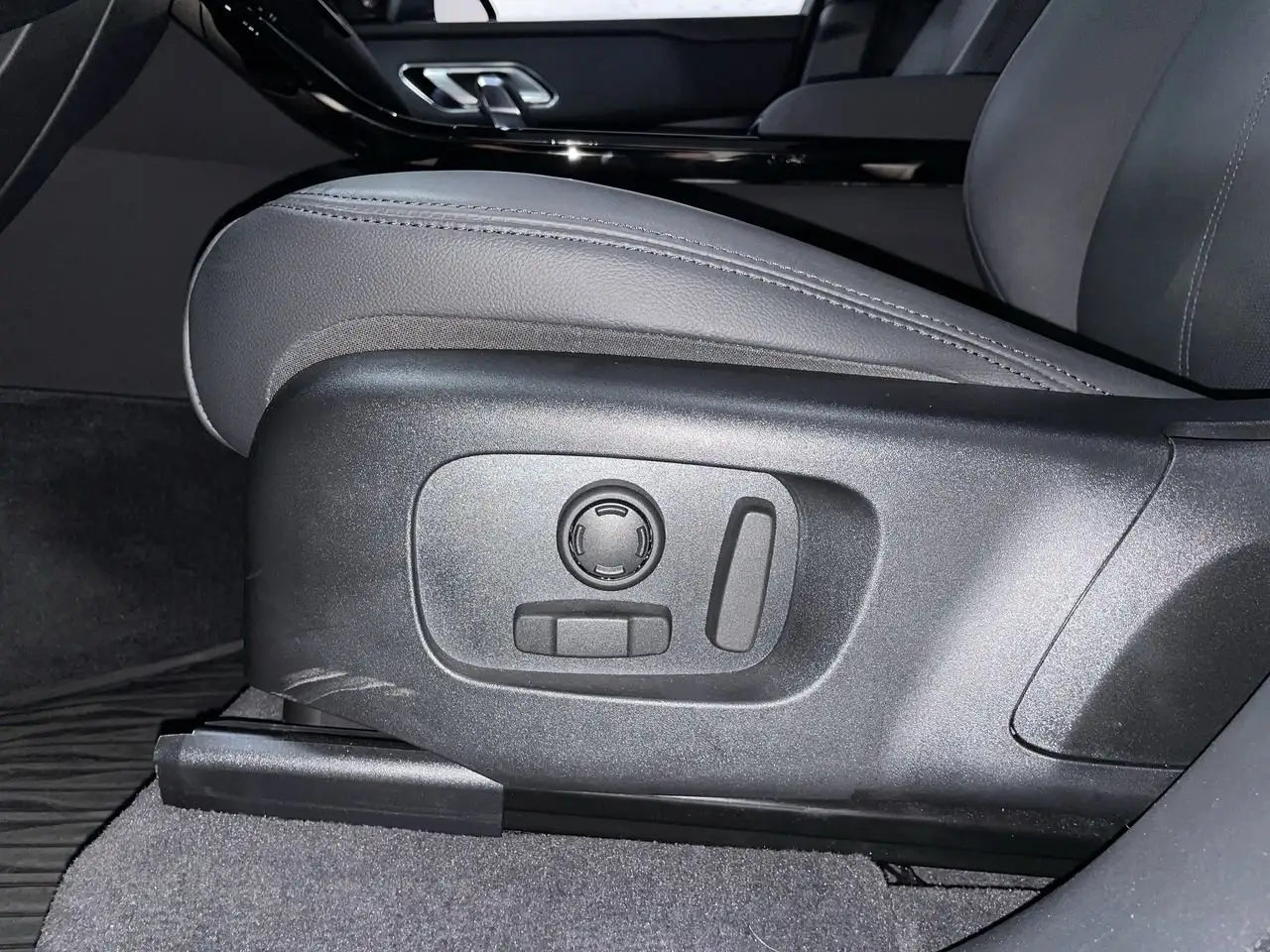Land Rover Range Rover Velar снимка Land Rover Range Rover Velar