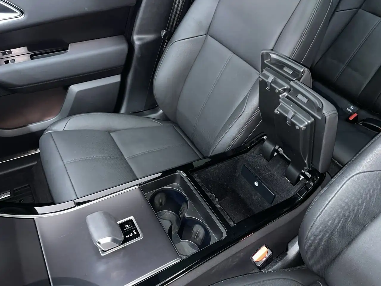 Land Rover Range Rover Velar снимка Land Rover Range Rover Velar