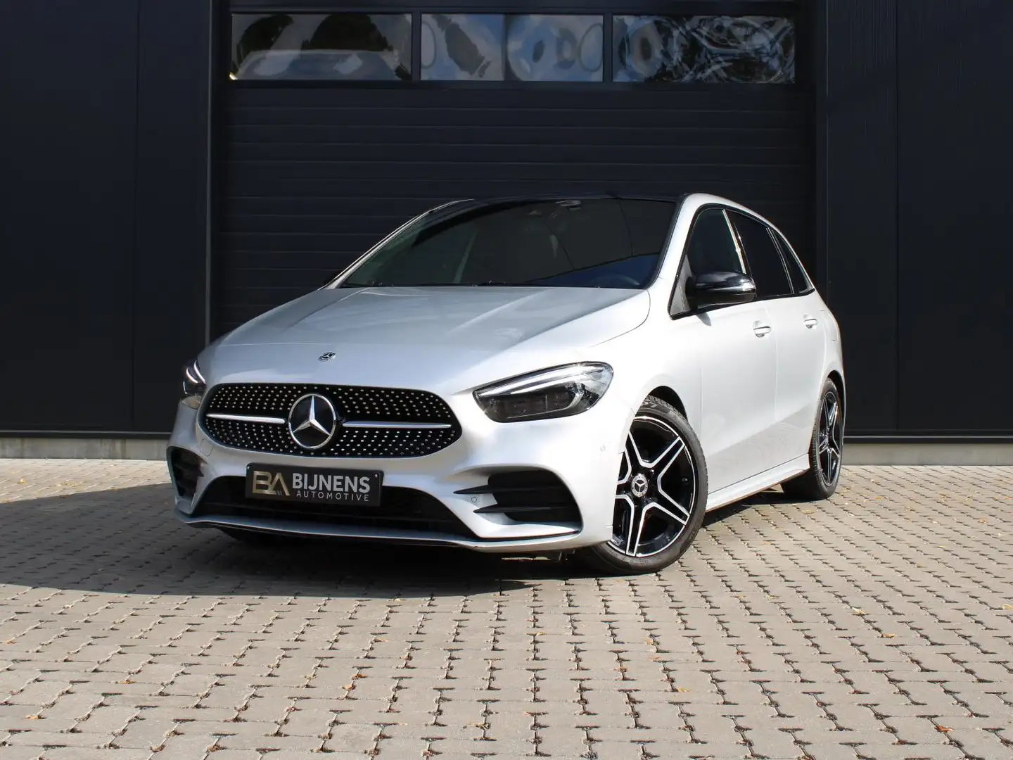 Mercedes-Benz B 200 B 200 7G-DCT AMG-Line / Pano dak Stříbrná - 1