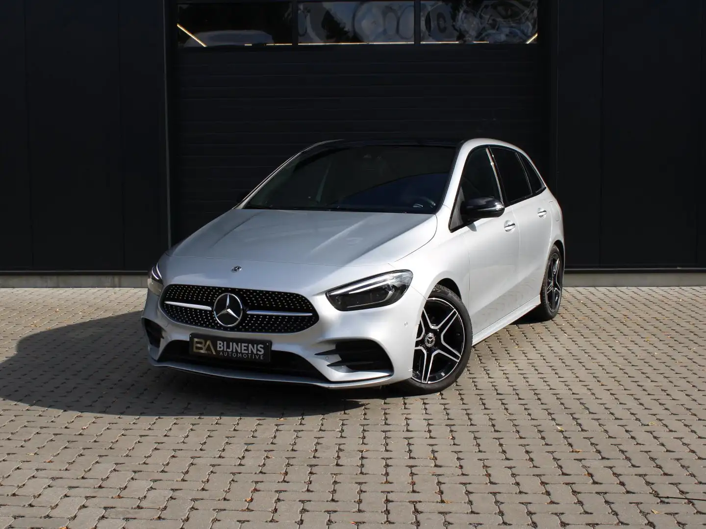 Mercedes-Benz B 200 B 200 7G-DCT AMG-Line / Pano dak Stříbrná - 2