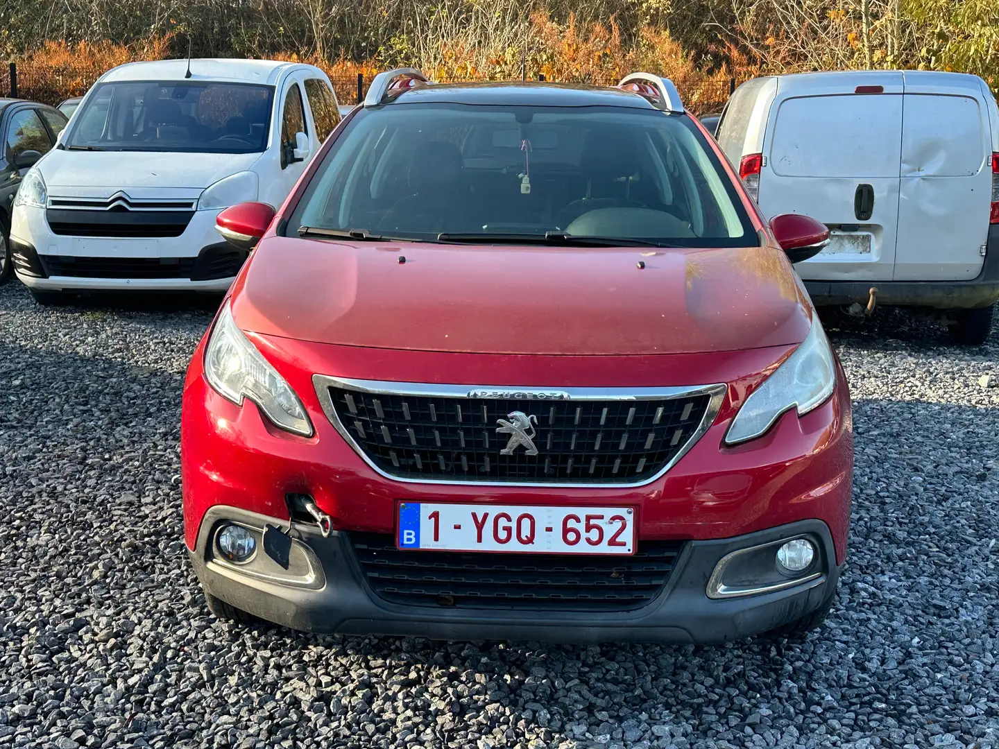 Peugeot 2008 2008 1.2 allure toit pano car play (no start ) Rouge - 2
