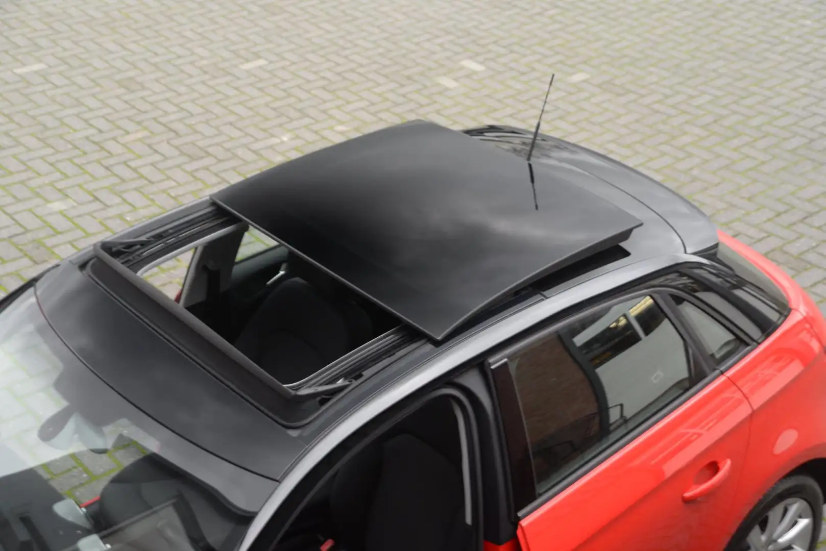 Audi A1 Sportback 1.2 TFSI | Panoramadak | All-Seasons ban Rood - 2