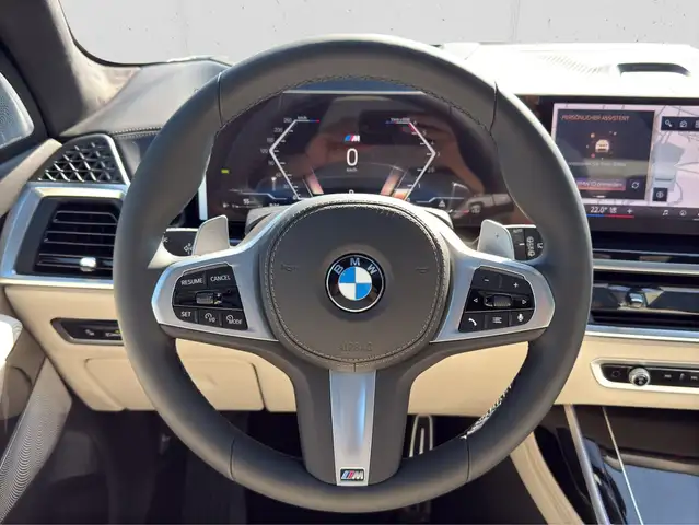 BMW X7 view 11