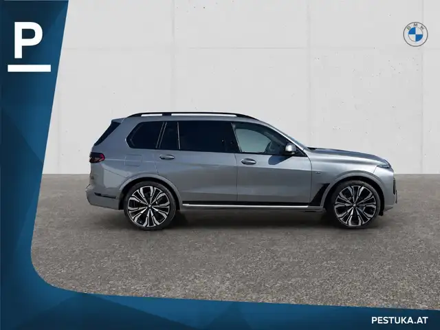 BMW X7 view 3