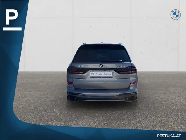 BMW X7 view 5