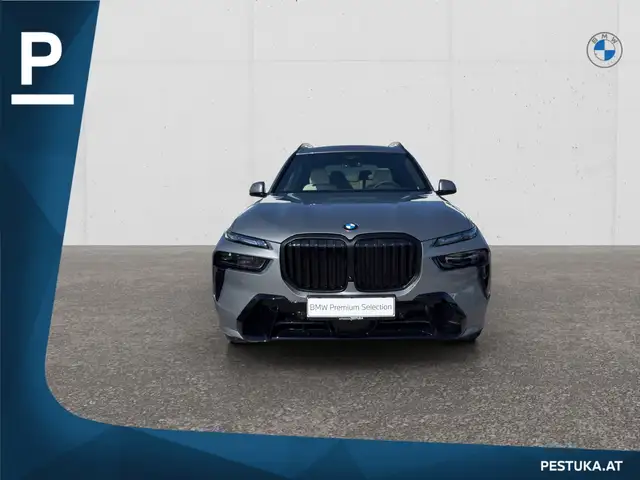BMW X7 view 2
