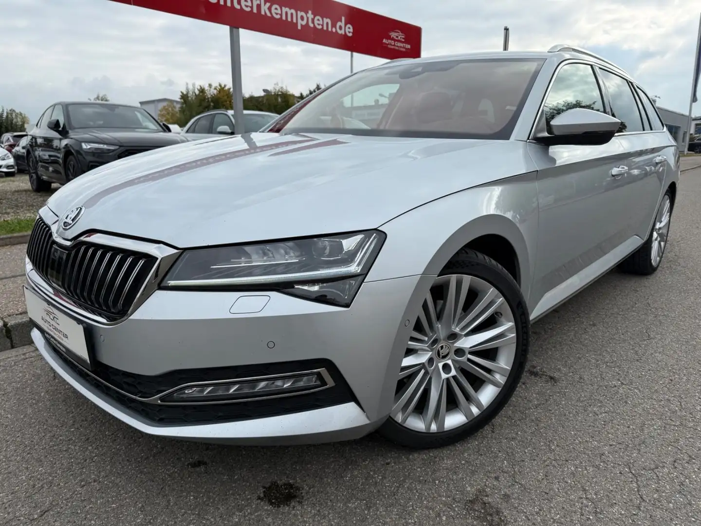 Skoda Superb Combi Style 4x4*LED*Kamera*Leder Silber - 1