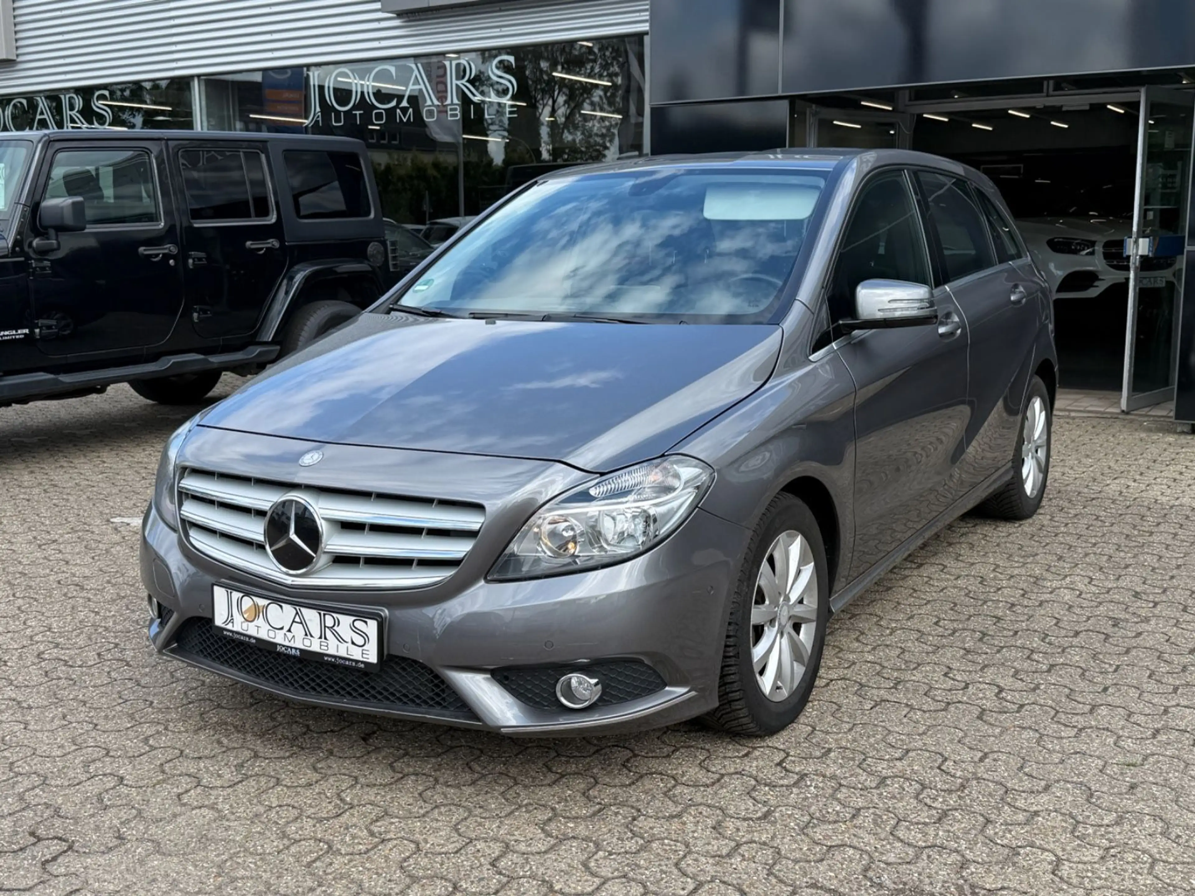 Mercedes-Benz B 180 * PDC * SHZ * PARK-ASS * AMBIENTE