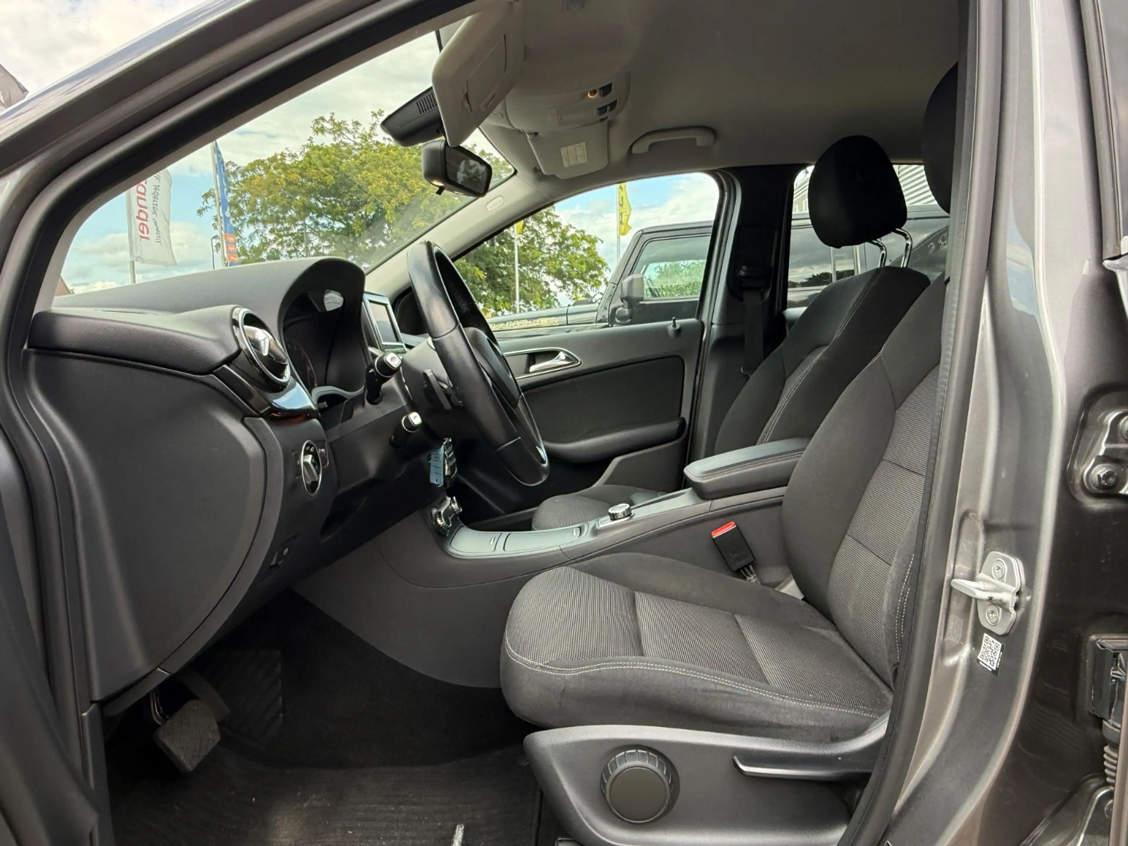 Mercedes-Benz B 180 * PDC * SHZ * PARK-ASS * AMBIENTE — photo 4