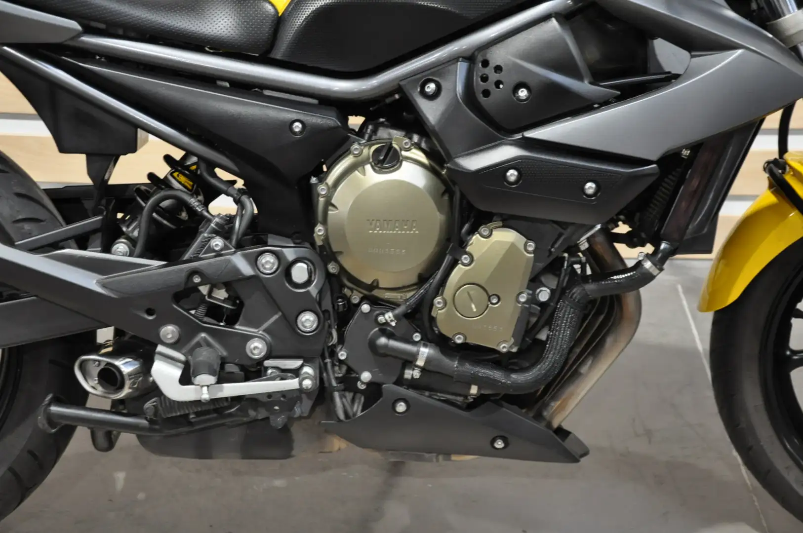 Yamaha XJ 6 Jaune - 2