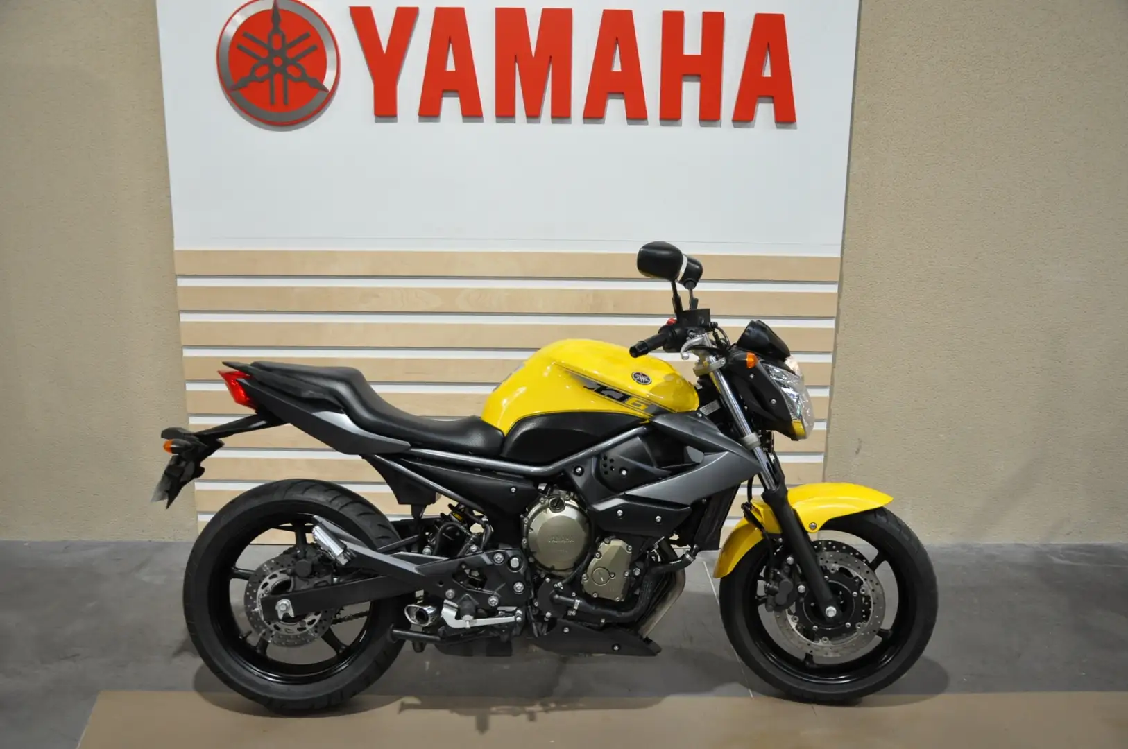 Yamaha XJ 6 Jaune - 1