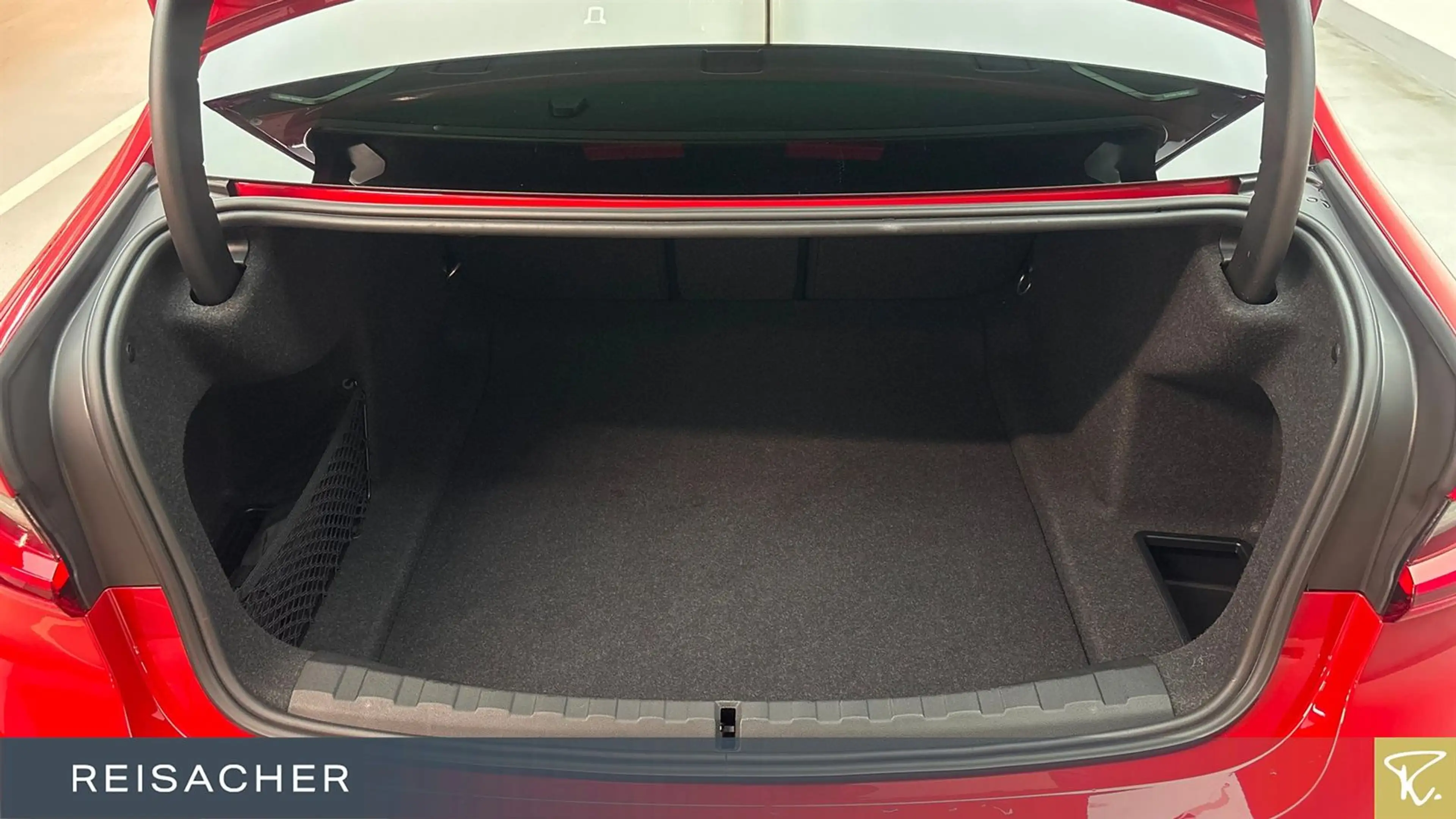BMW 330 i A Lim,M-Sport Pro,DrA Prof,ParkAs+,H&K,LED — photo 10