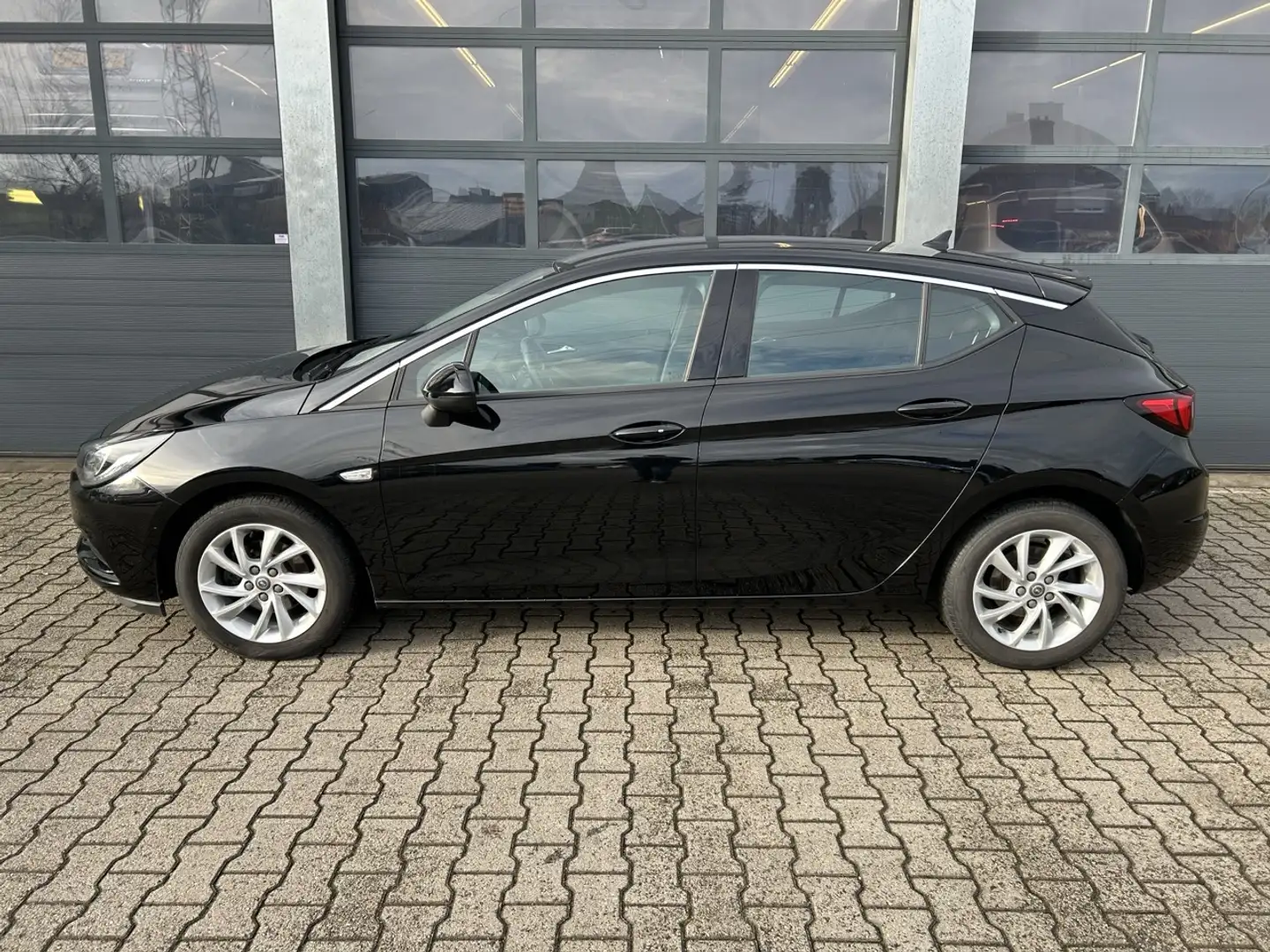 Opel Astra 1.0 Turbo 105pk Business Executive Schwarz - 2