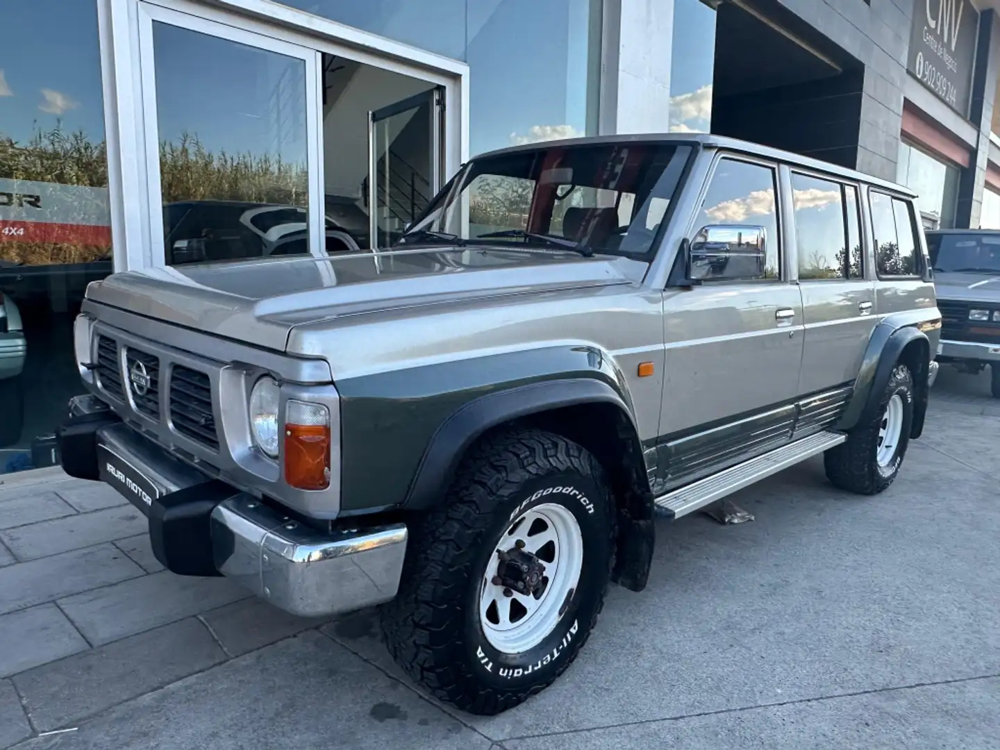 Nissan Patrol GR 2.8 TD Wagon SLX Plateado - 2