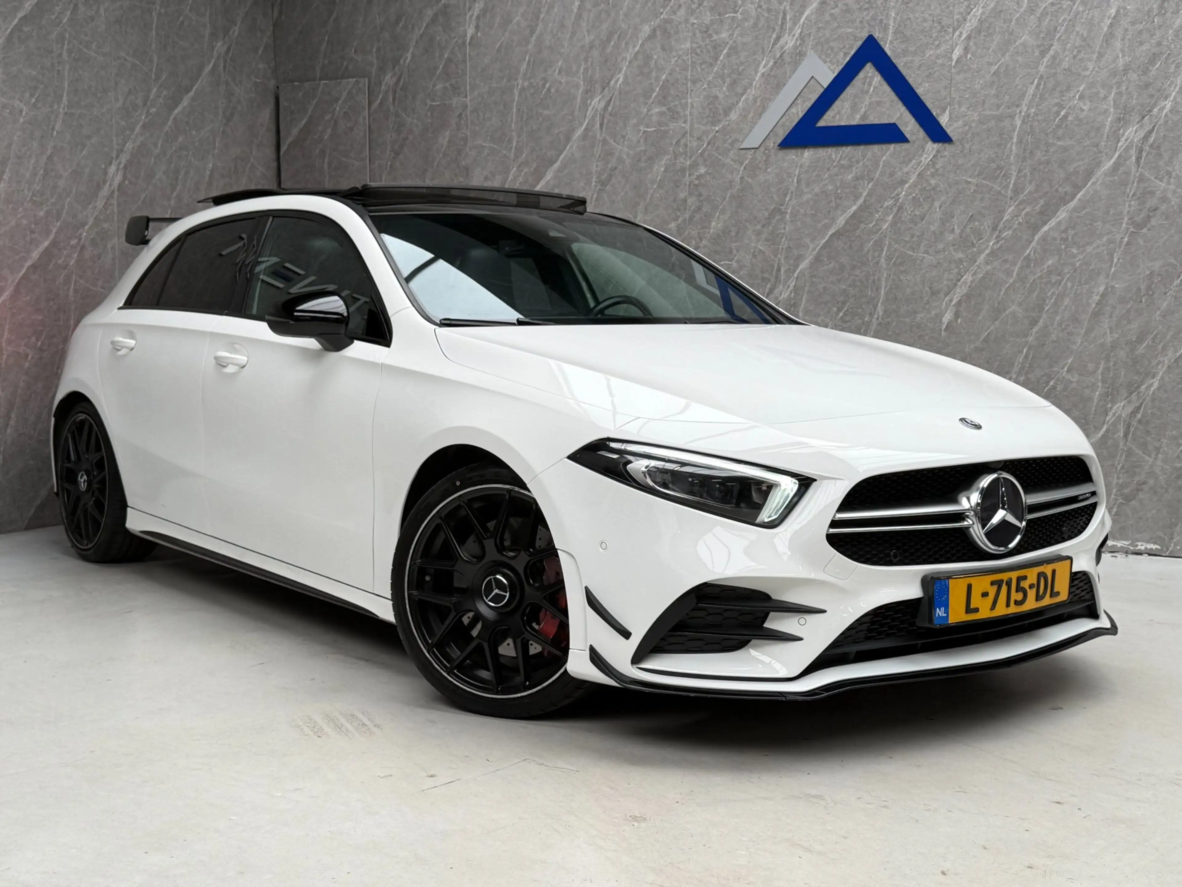 Mercedes-Benz A 35 AMG 4MATIC Edition 1 306 PK / Panorama — photo 3