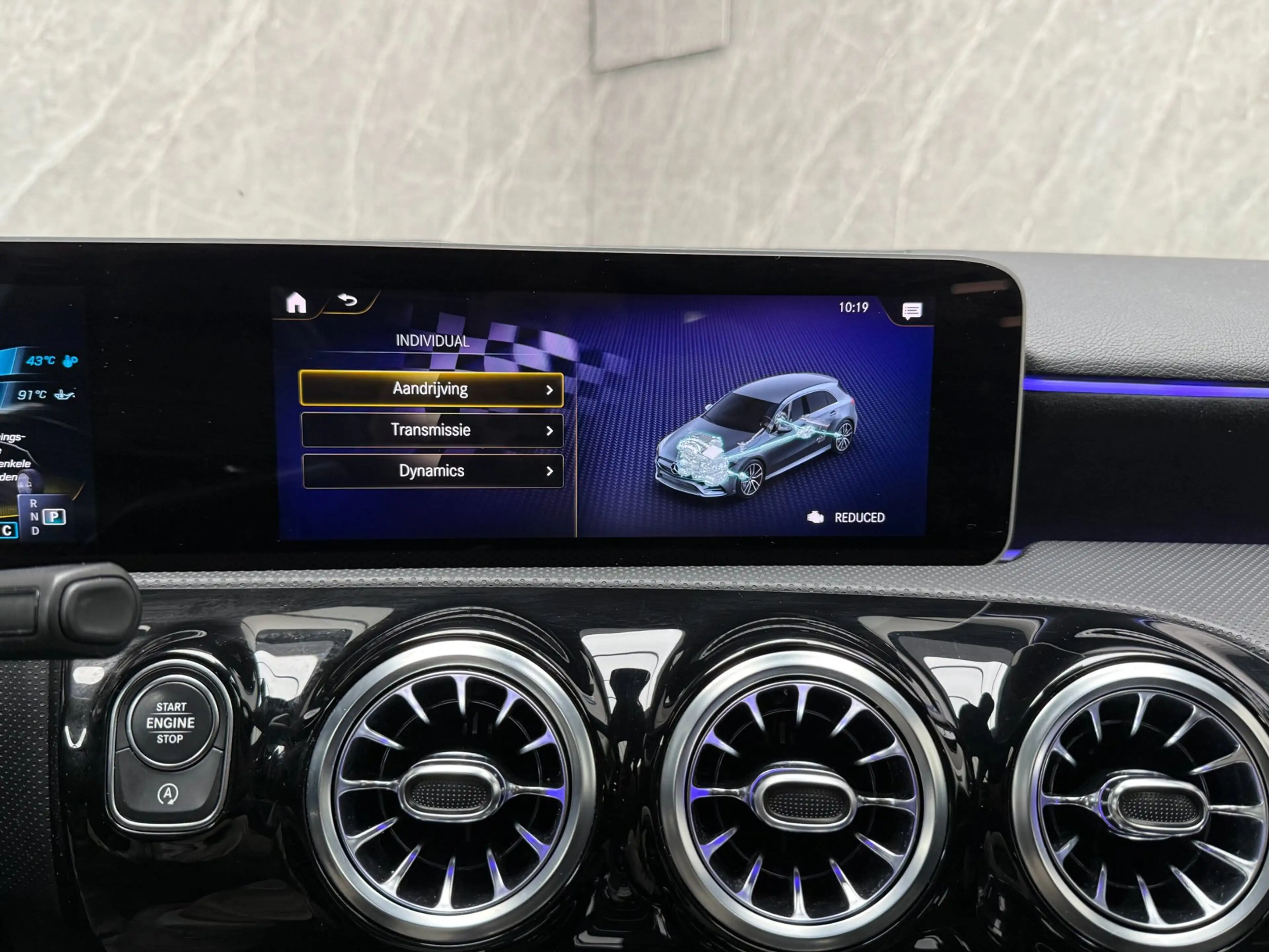 Mercedes-Benz A 35 AMG 4MATIC Edition 1 306 PK / Panorama — photo 15