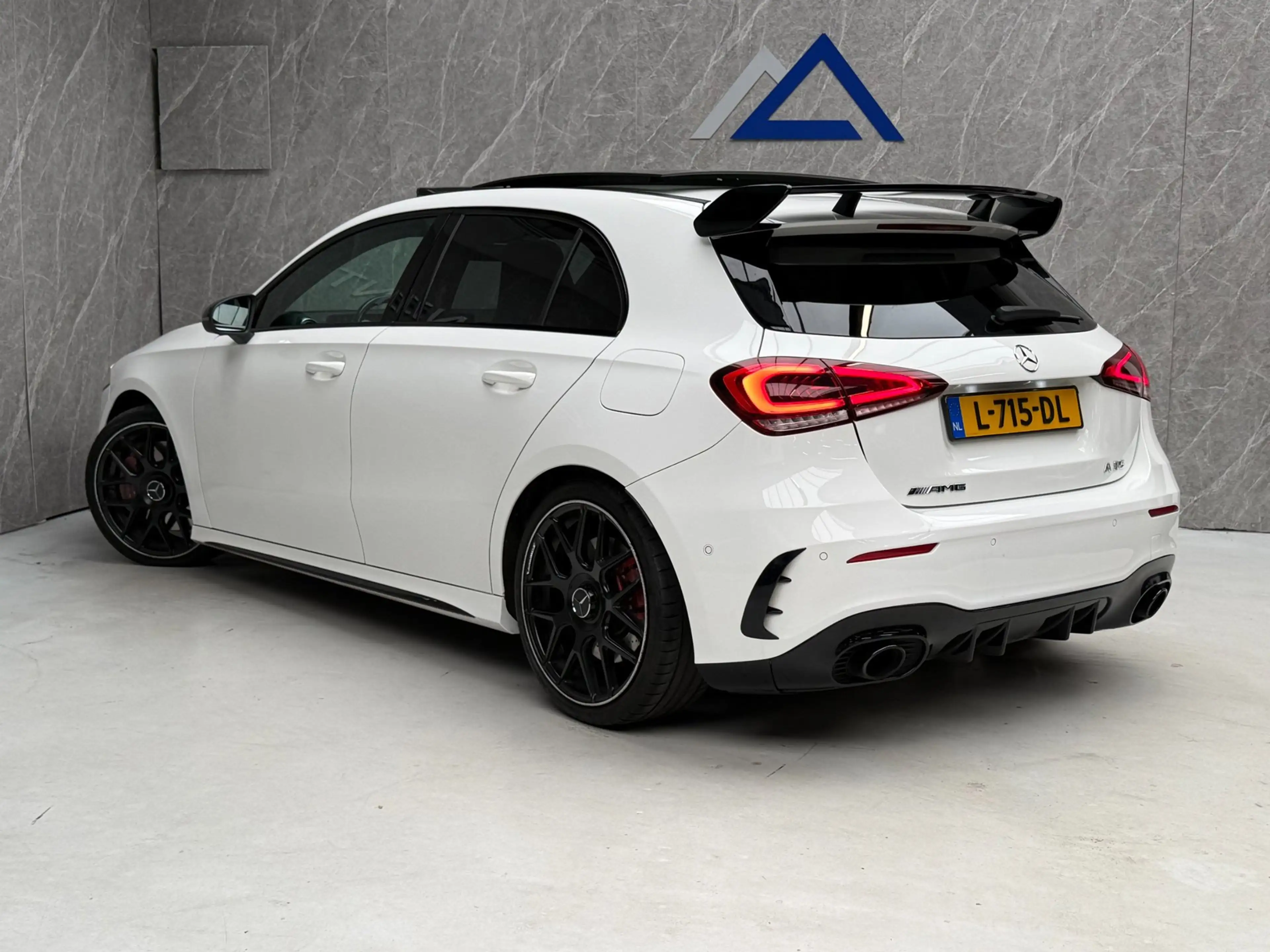 Mercedes-Benz A 35 AMG 4MATIC Edition 1 306 PK / Panorama — photo 4