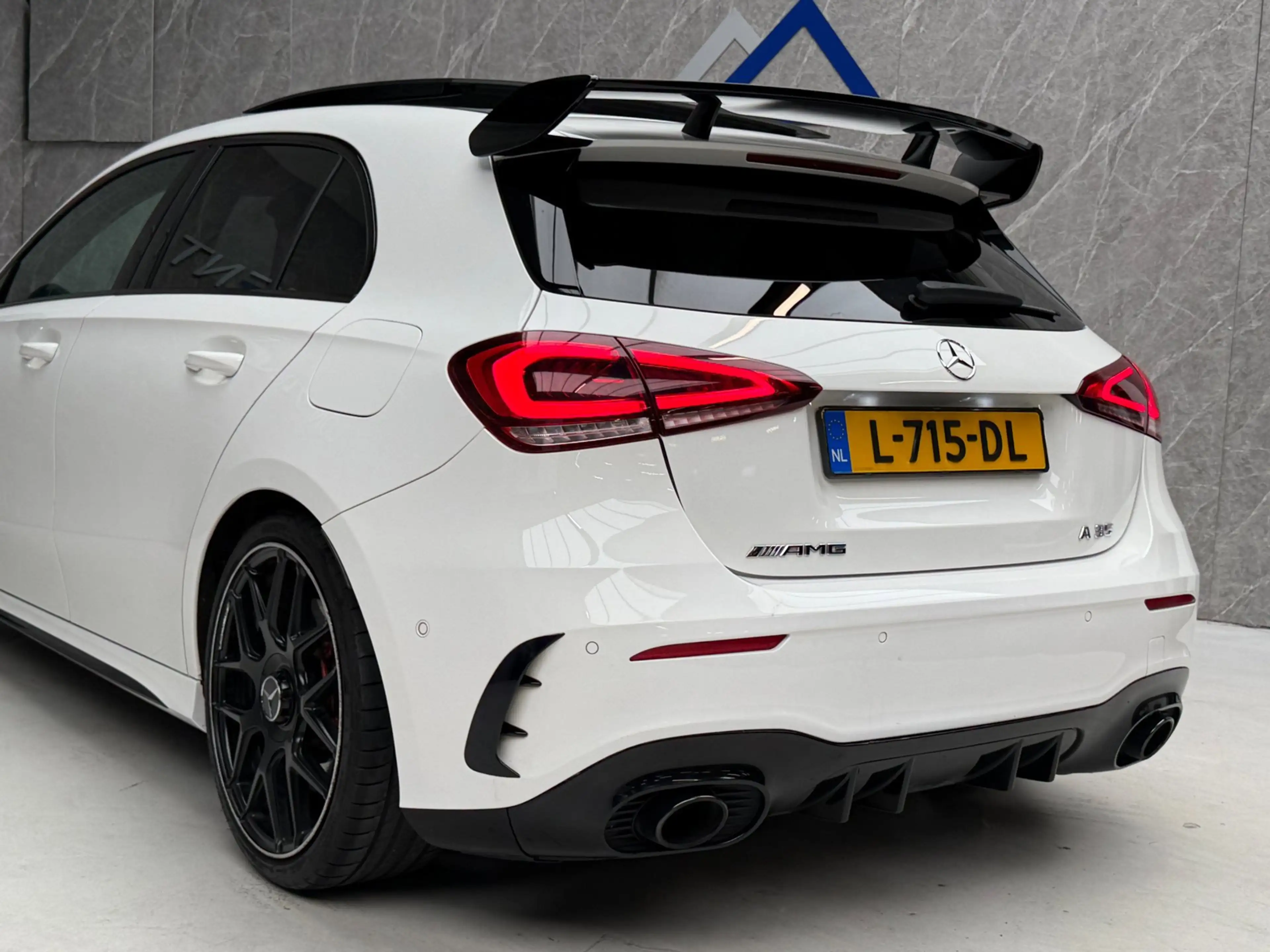 Mercedes-Benz A 35 AMG 4MATIC Edition 1 306 PK / Panorama — photo 9