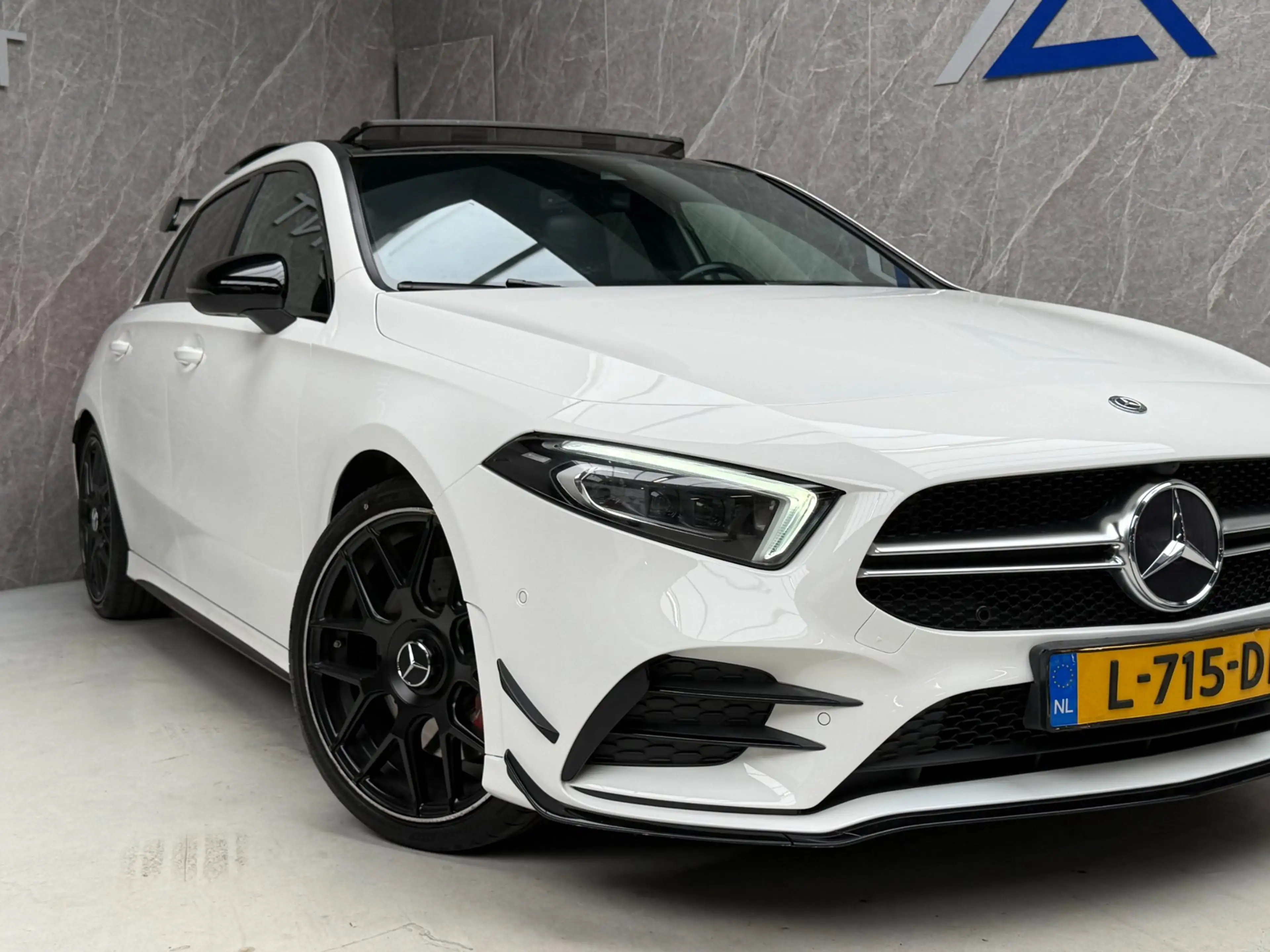 Mercedes-Benz A 35 AMG 4MATIC Edition 1 306 PK / Panorama — photo 8