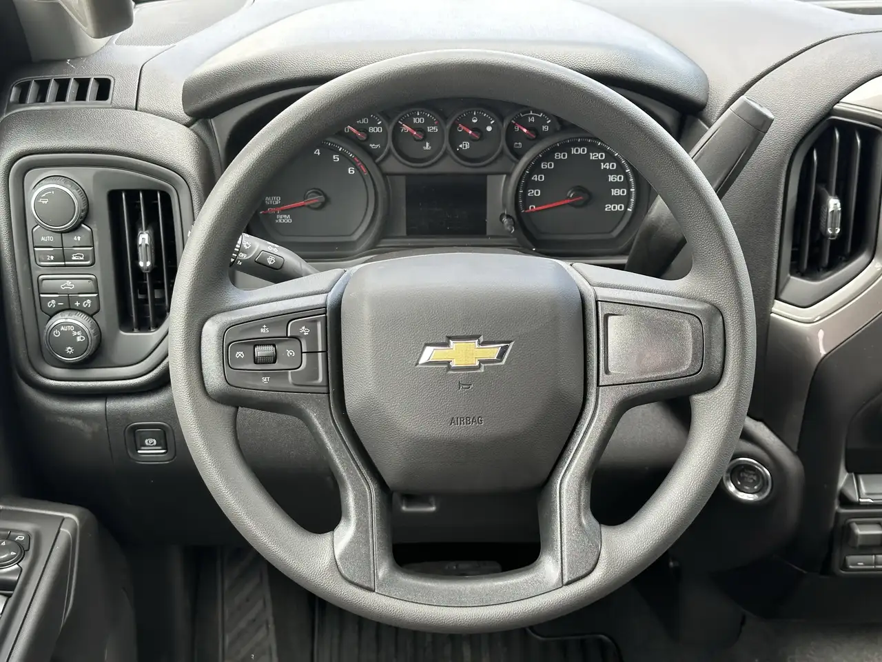 Chevrolet Silverado 1500 снимка Chevrolet Silverado 1500