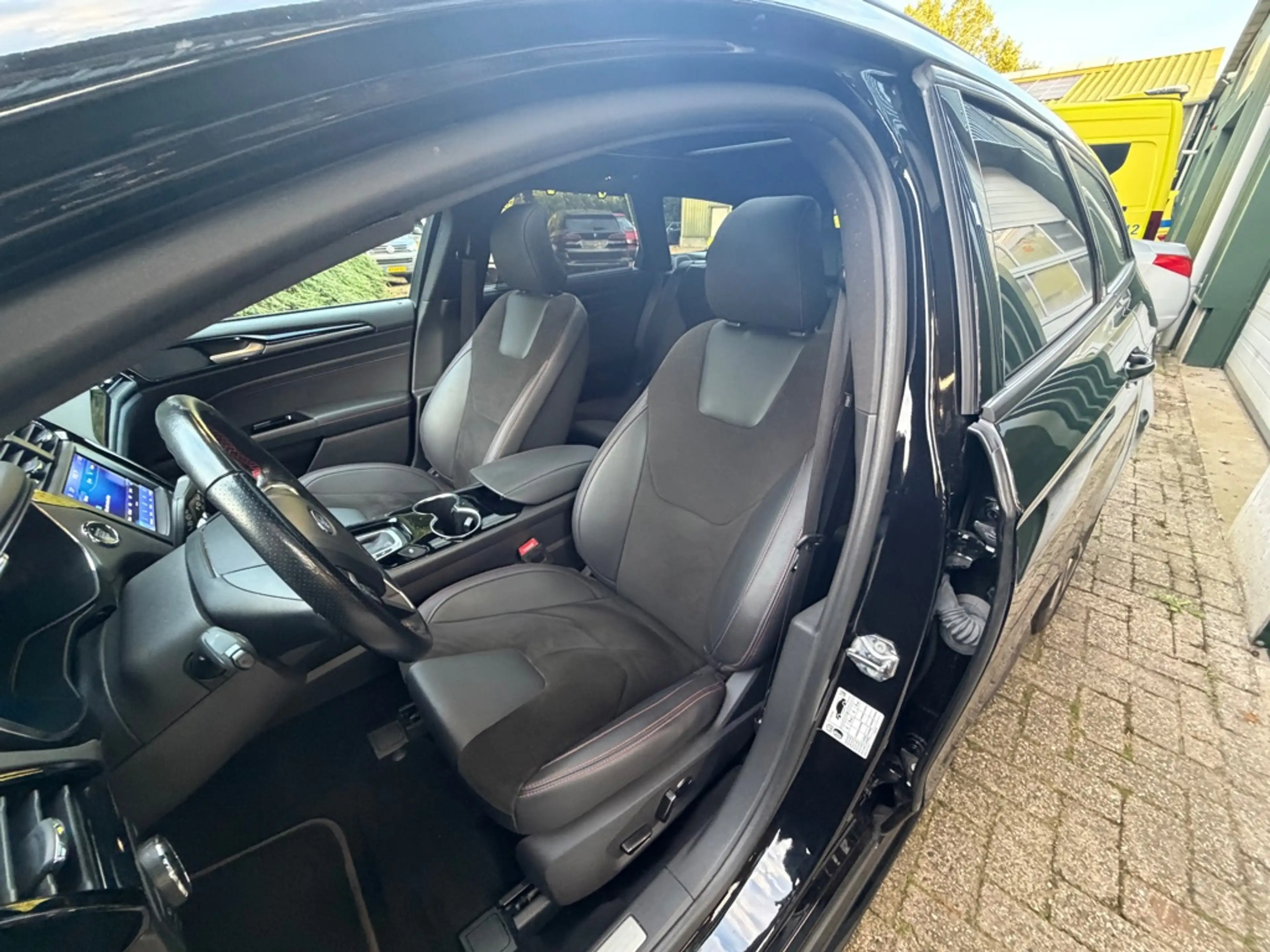 Ford Mondeo Wagon 2.0 IVCT HEV Titanium ST line Pano Full opti — photo 13