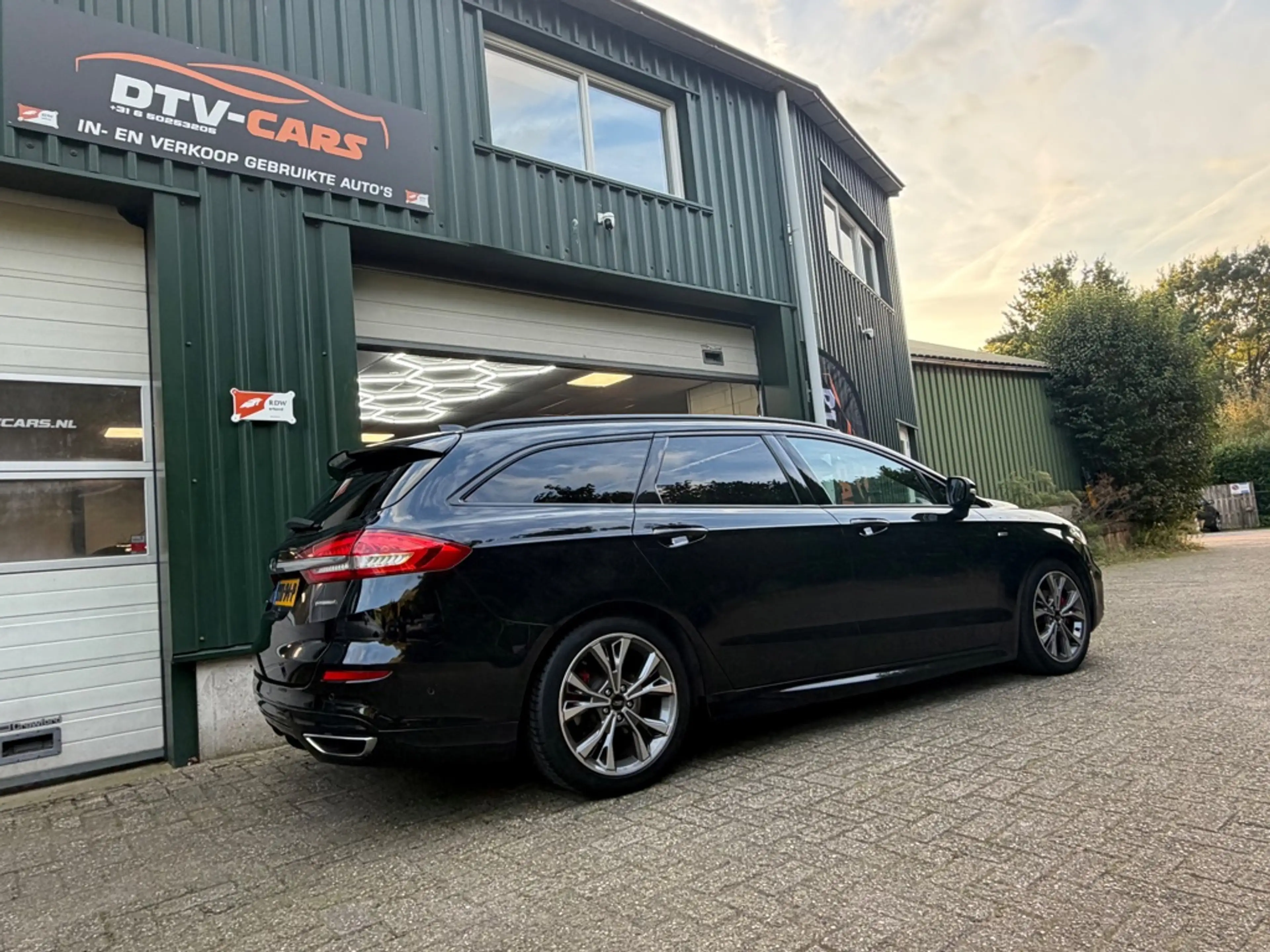 Ford Mondeo Wagon 2.0 IVCT HEV Titanium ST line Pano Full opti — photo 8