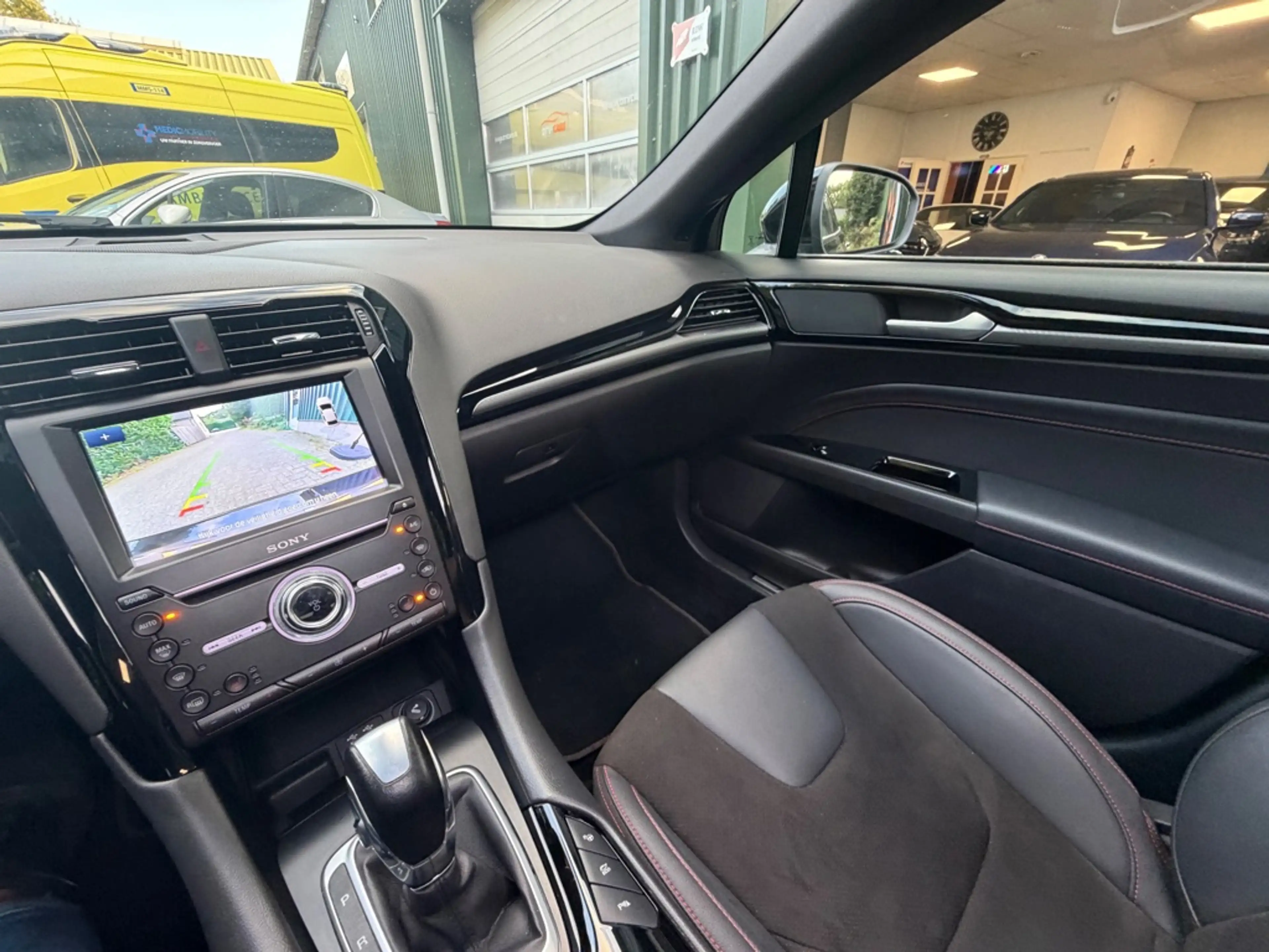 Ford Mondeo Wagon 2.0 IVCT HEV Titanium ST line Pano Full opti — photo 11
