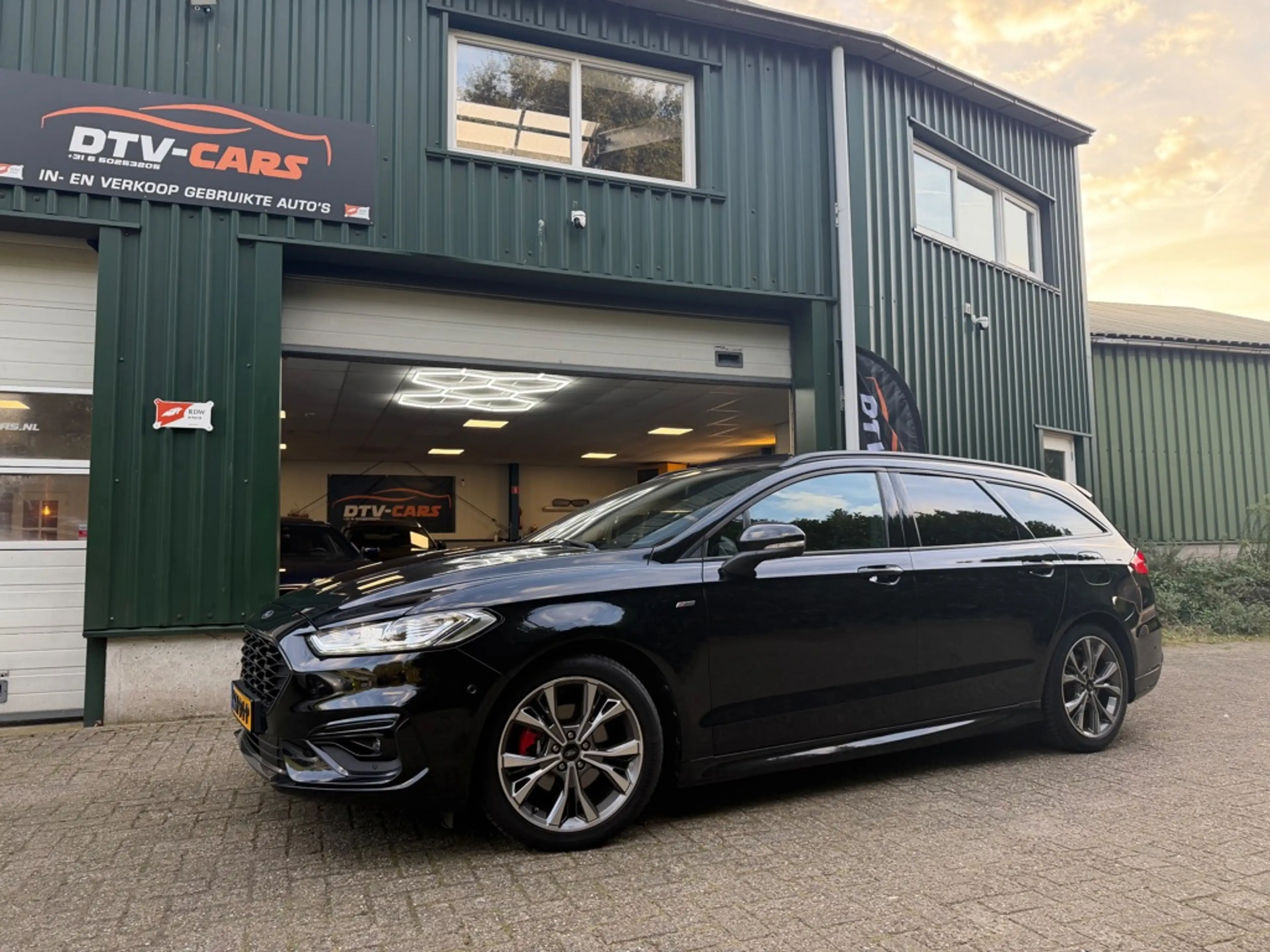 Ford Mondeo Wagon 2.0 IVCT HEV Titanium ST line Pano Full opti — photo 2