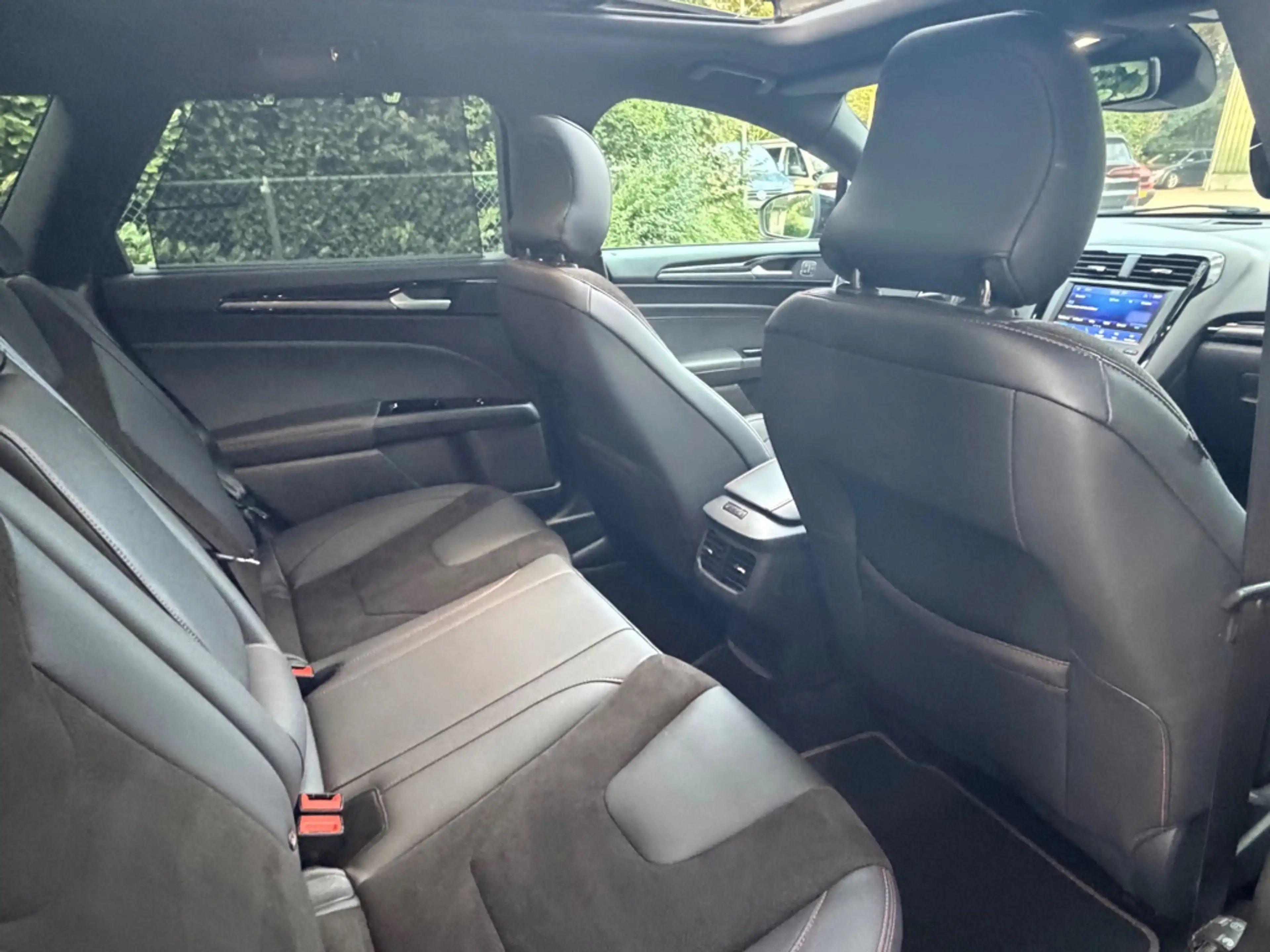 Ford Mondeo Wagon 2.0 IVCT HEV Titanium ST line Pano Full opti — photo 9