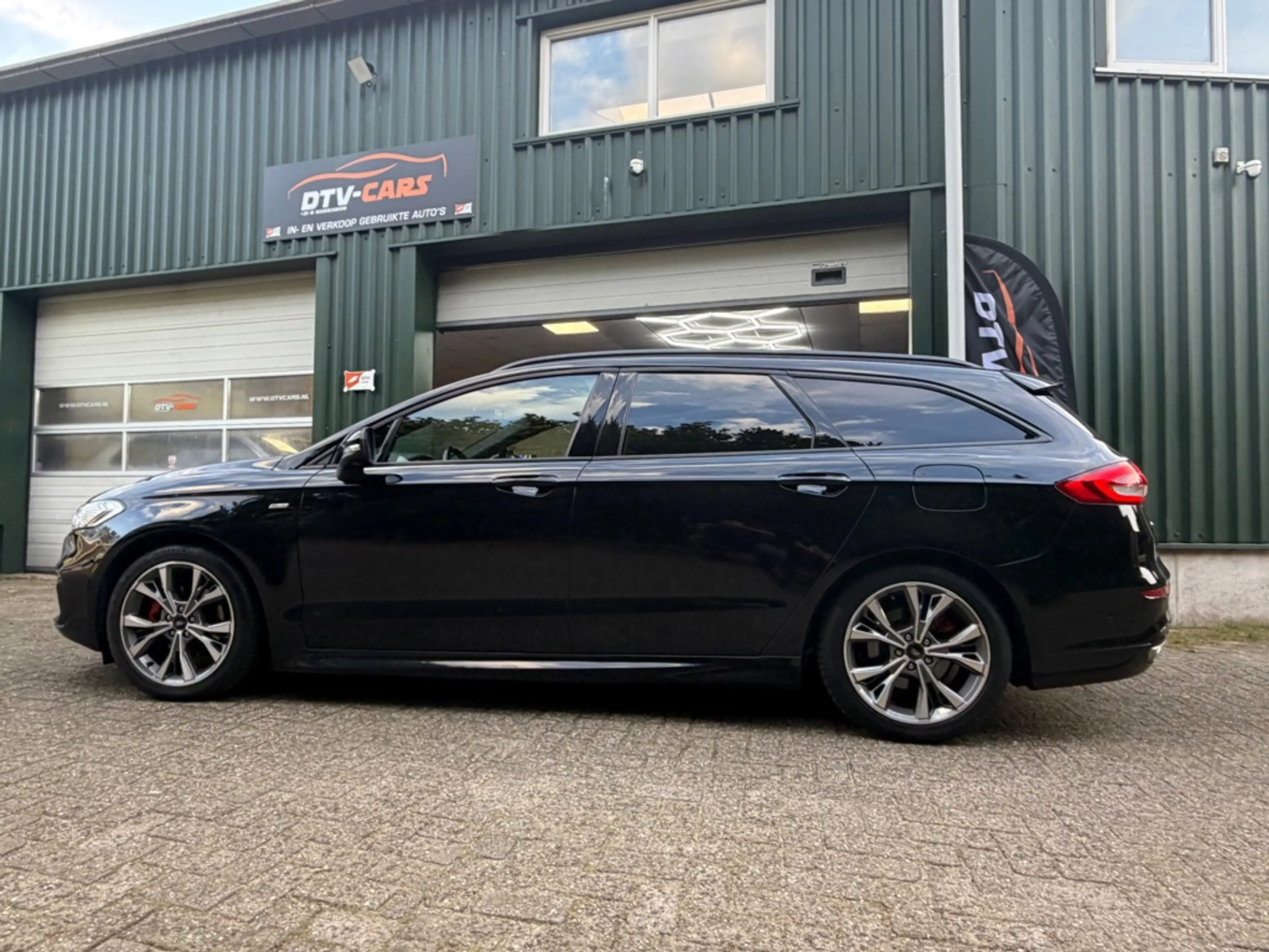 Ford Mondeo Wagon 2.0 IVCT HEV Titanium ST line Pano Full opti — photo 4