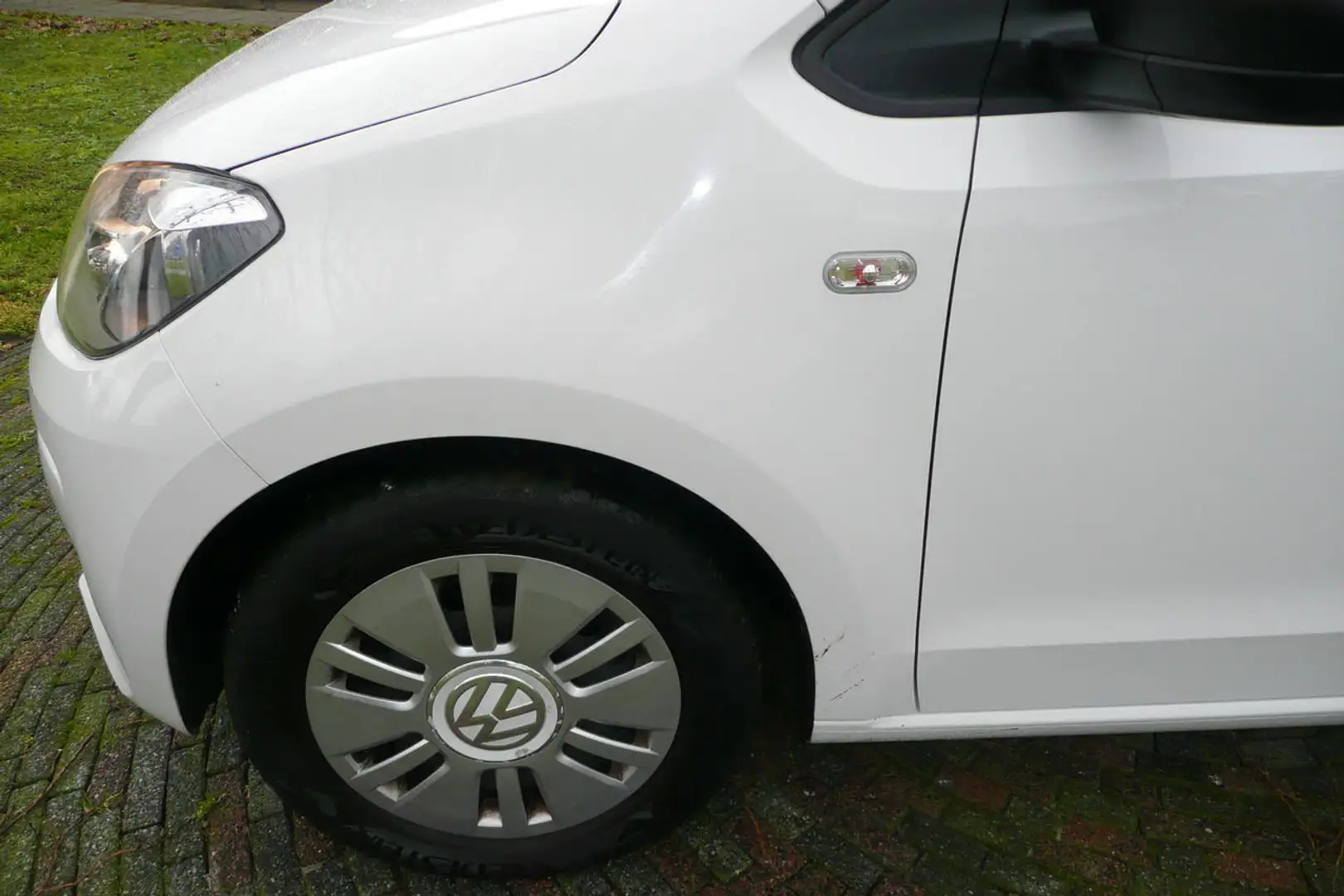 Volkswagen up! 1.0 MOVE UP BLUE MOTION AIRCO 5DRS Wit - 2