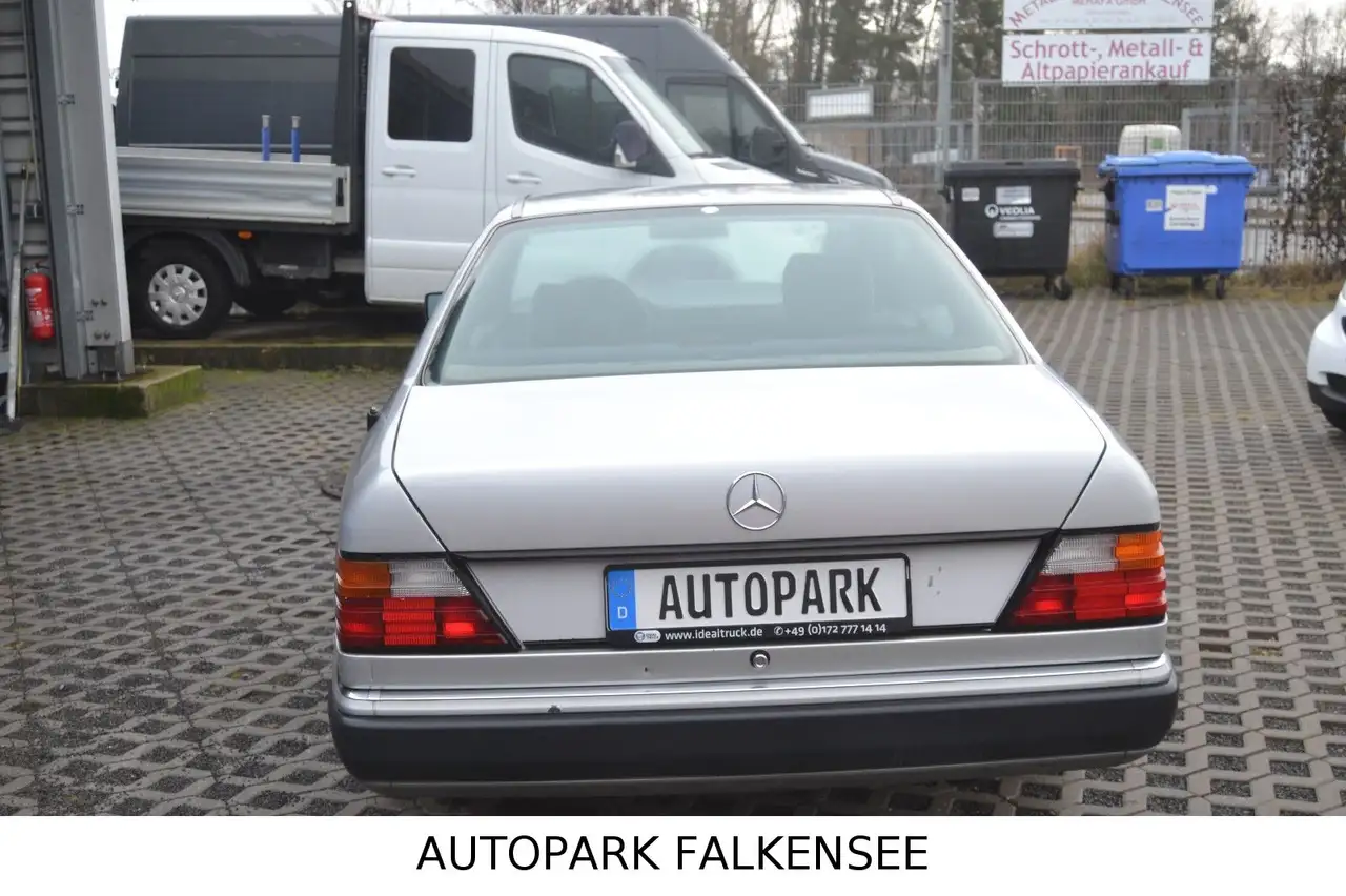 Mercedes-Benz 230 CE H-KENNZEICHEN OLDTIMER AUTOMATIK, foto 4