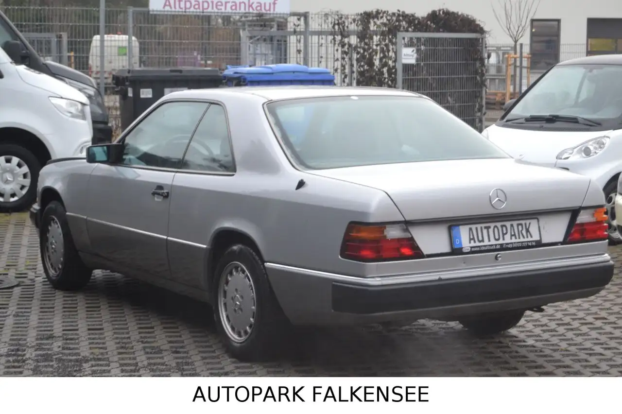 Mercedes-Benz 230 CE H-KENNZEICHEN OLDTIMER AUTOMATIK, foto 3