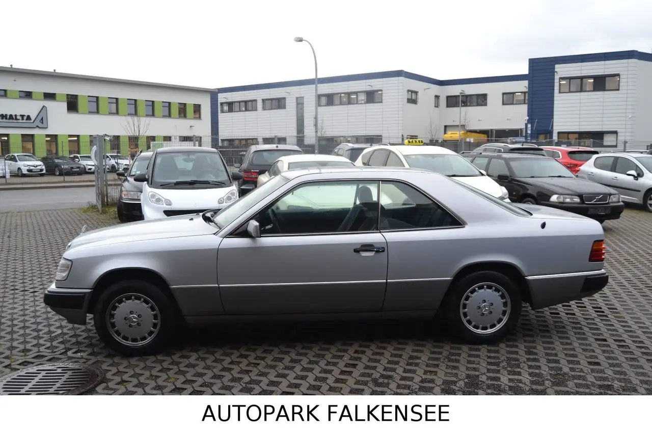 Mercedes-Benz 230 CE H-KENNZEICHEN OLDTIMER AUTOMATIK, foto 2