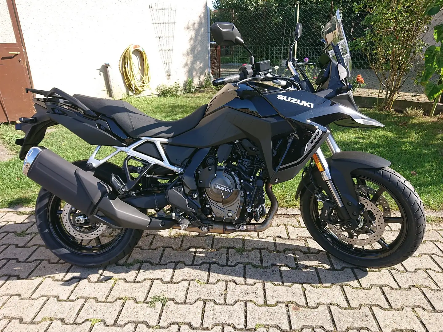 Suzuki V-Strom 800DE Чорний - 1