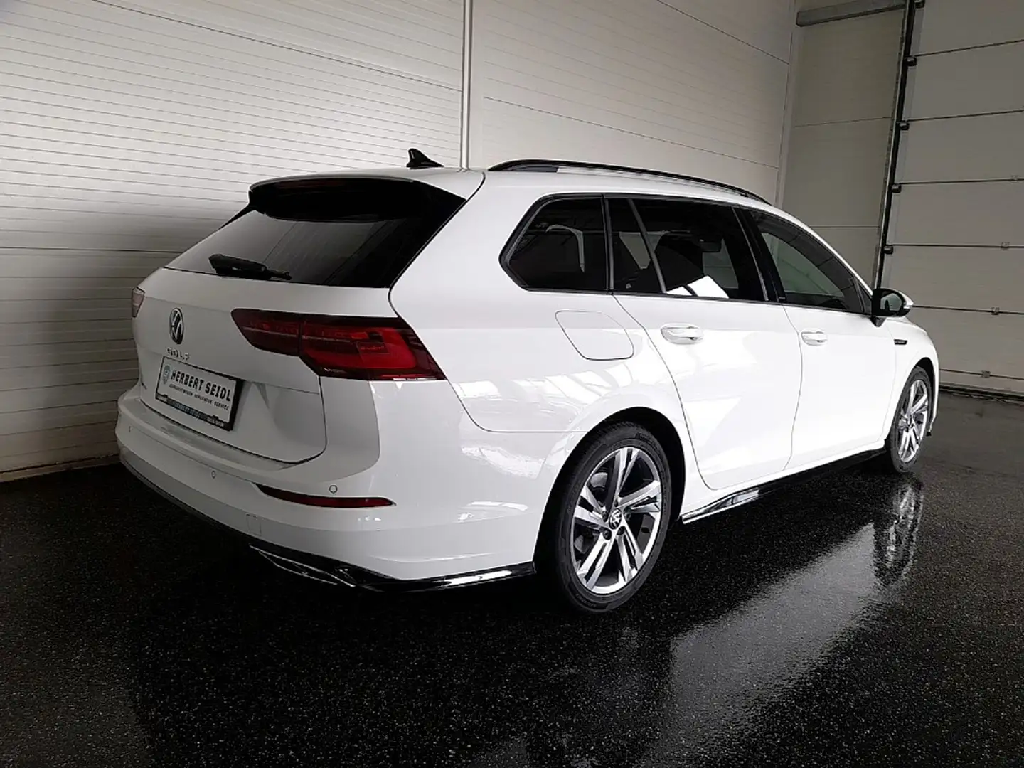 Volkswagen Golf Variant Golf VIII Variant R-Line 2,0 TDI DSG *MATRIX-LE... Белый - 2