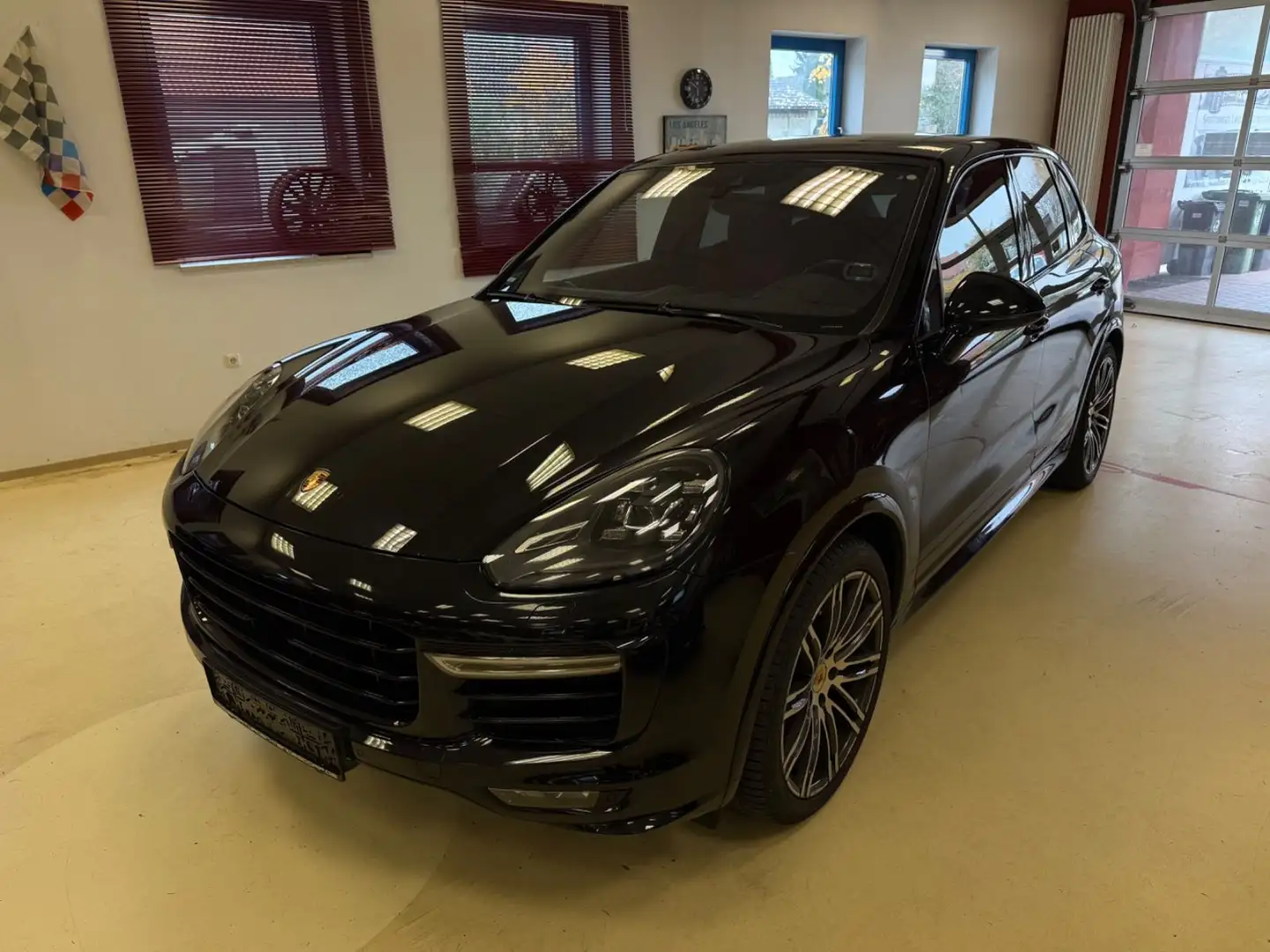 Porsche Cayenne GTS Navi,LED,STH,PANO,Chrono,ACC,21"Zoll Schwarz - 2