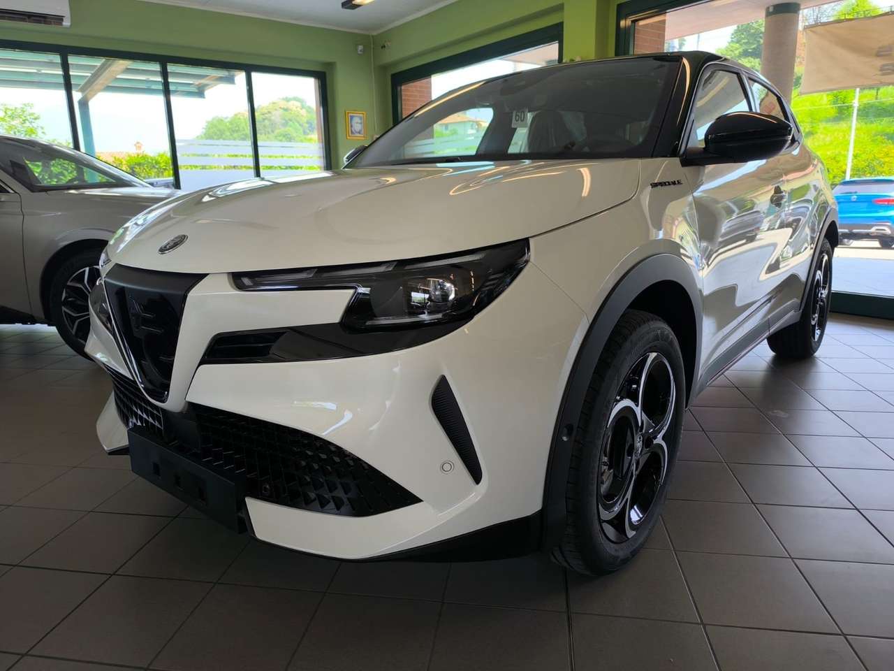 Alfa Romeo Junior 1.2 IBRIDA SPECIALE + PACK TECHNO 145cv edct6