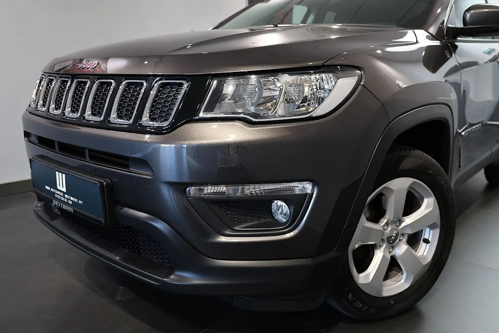 Jeep Compass 2,0 MultiJet AWD 6MT 140 Longitude Business Gris - 2