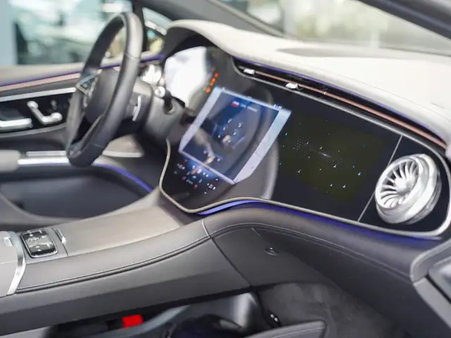 Mercedes-Benz Eqs view 13