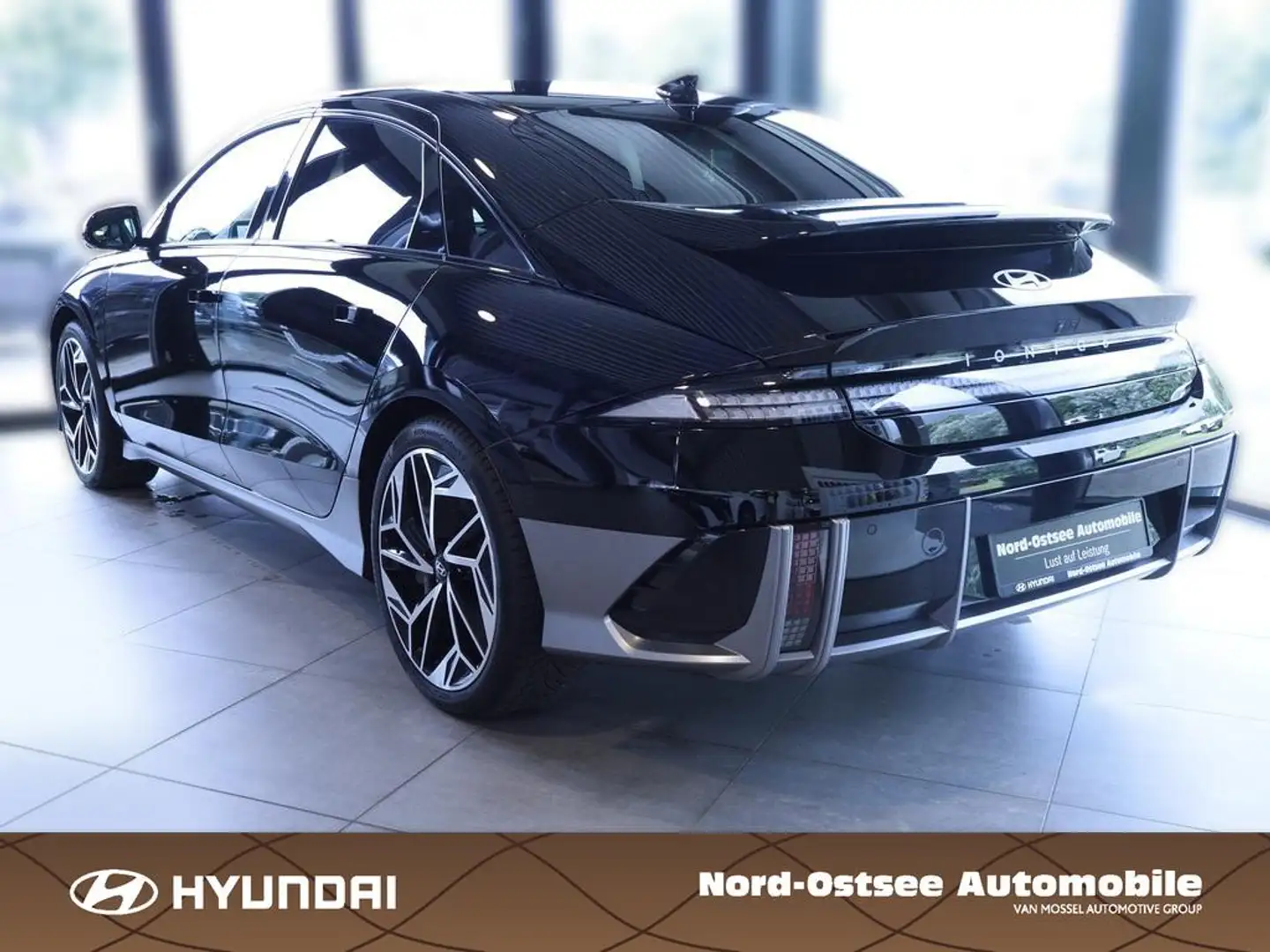 Hyundai IONIQ 6 UNIQ ELEKTRO 4WD KAMERA TEMPO HUD SHZ Schwarz - 2