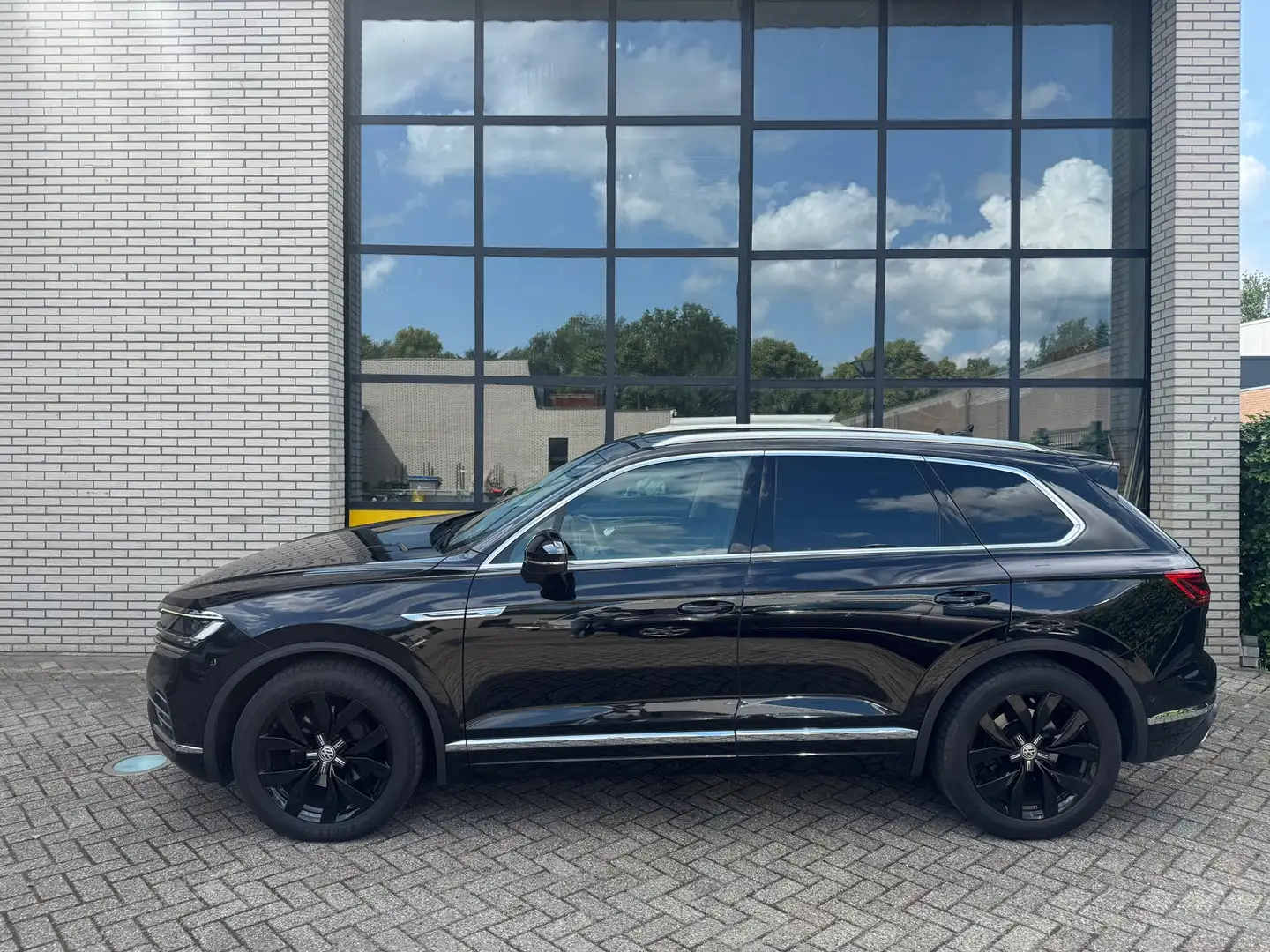 Volkswagen Touareg 3.0 TDI R-Line, Matrix lampen, Glazen schuif-kante Zwart - 2