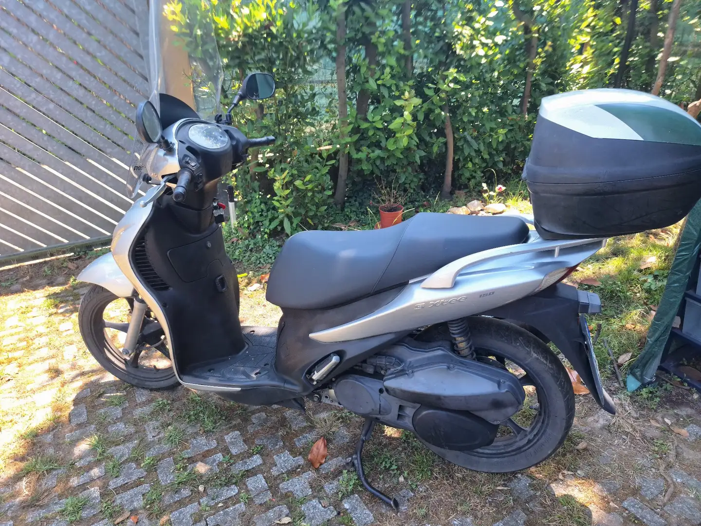 Suzuki Sixteen 150 Argent - 2