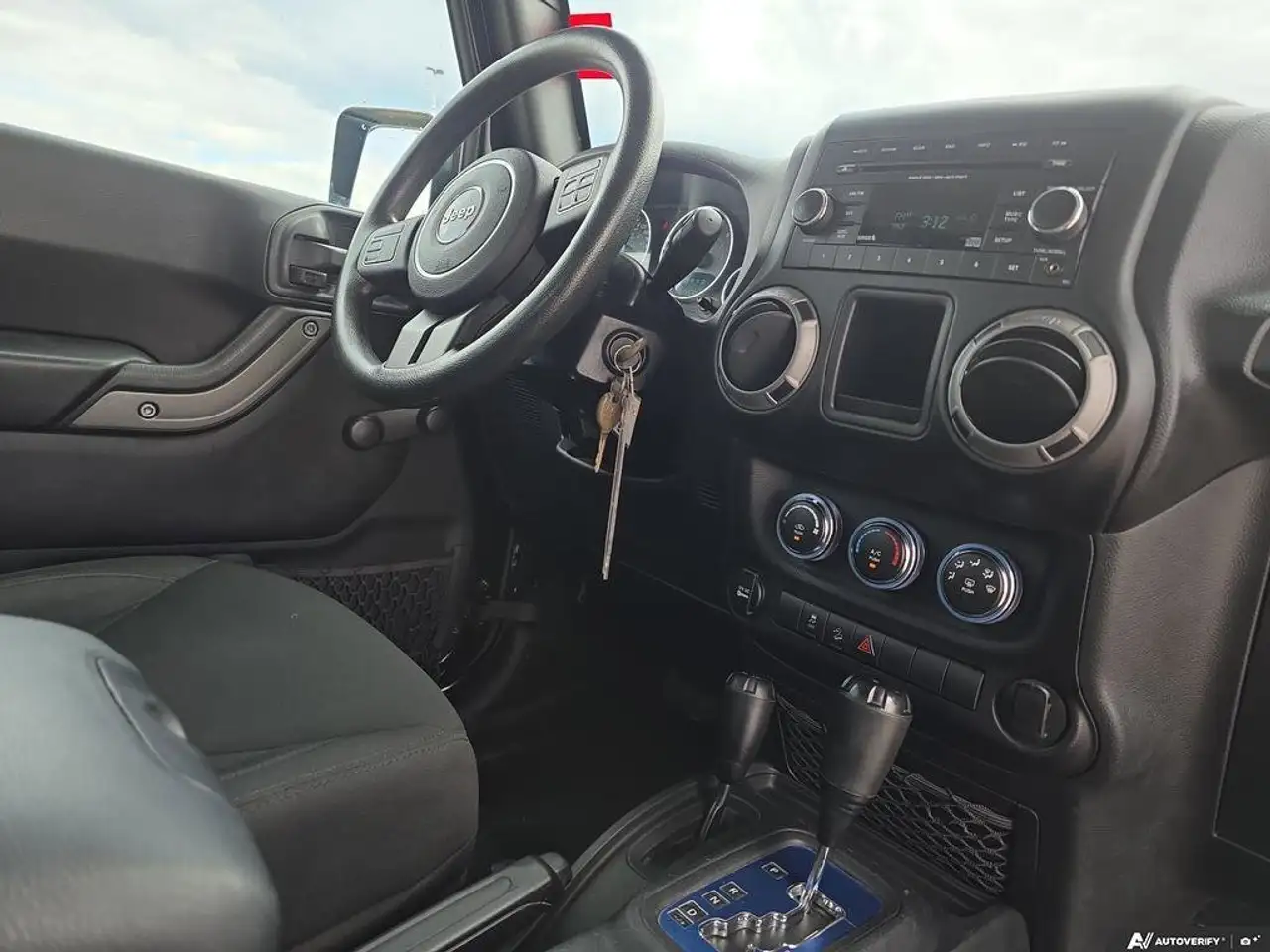 Jeep Wrangler снимка Jeep Wrangler