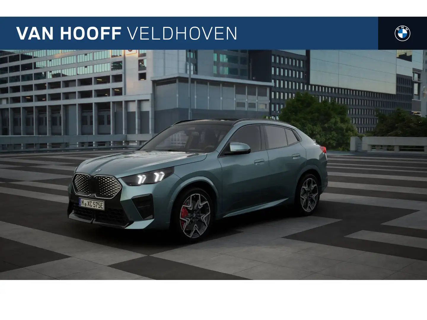 BMW iX2 eDrive20 High Executive M Sport / Panoramadak / Tr Groen - 1