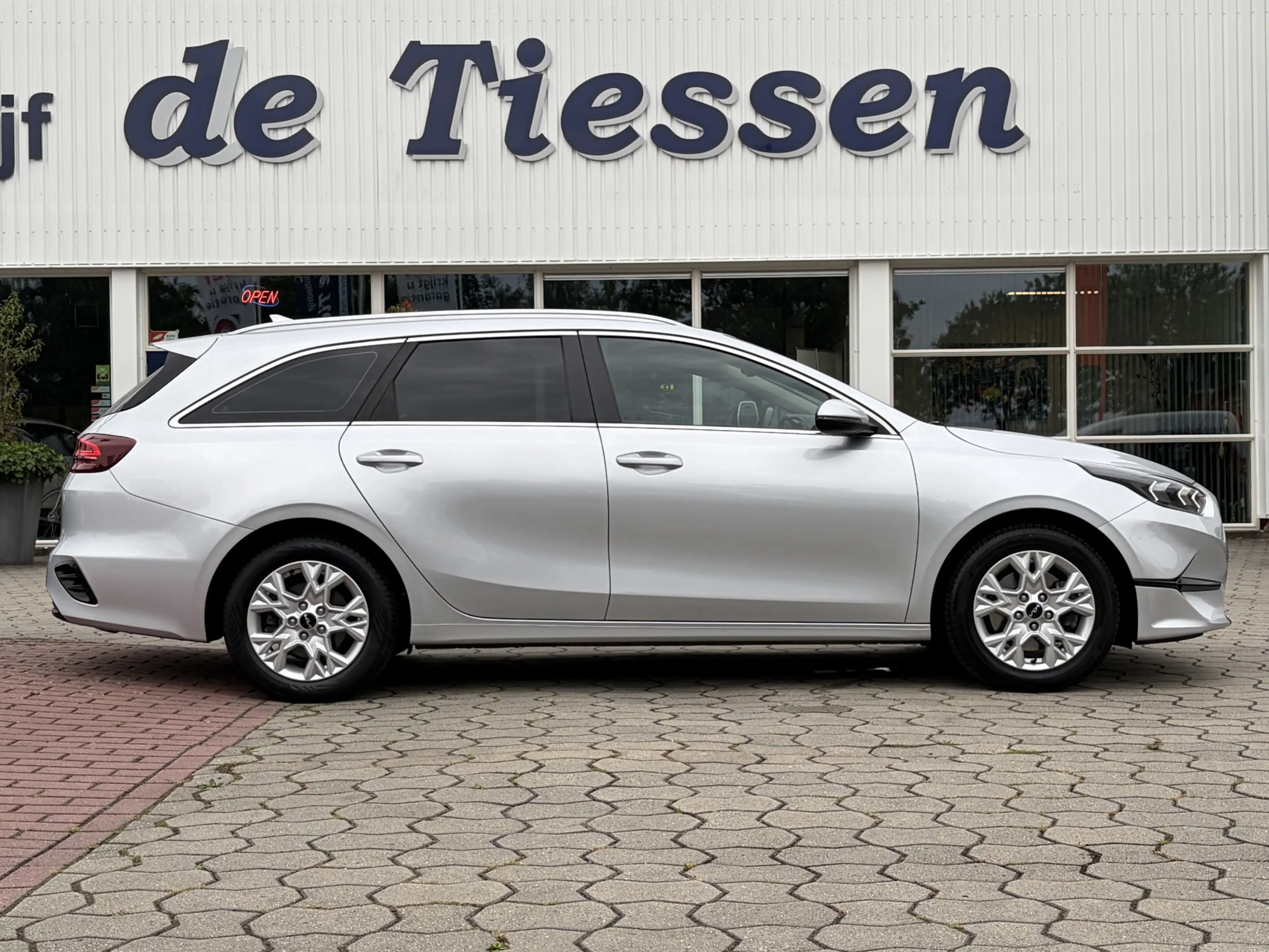 Kia Ceed SW / cee'd SW Sportswagon 1.0 T-GDi DynamicLine | Camera | Carpl — photo 5