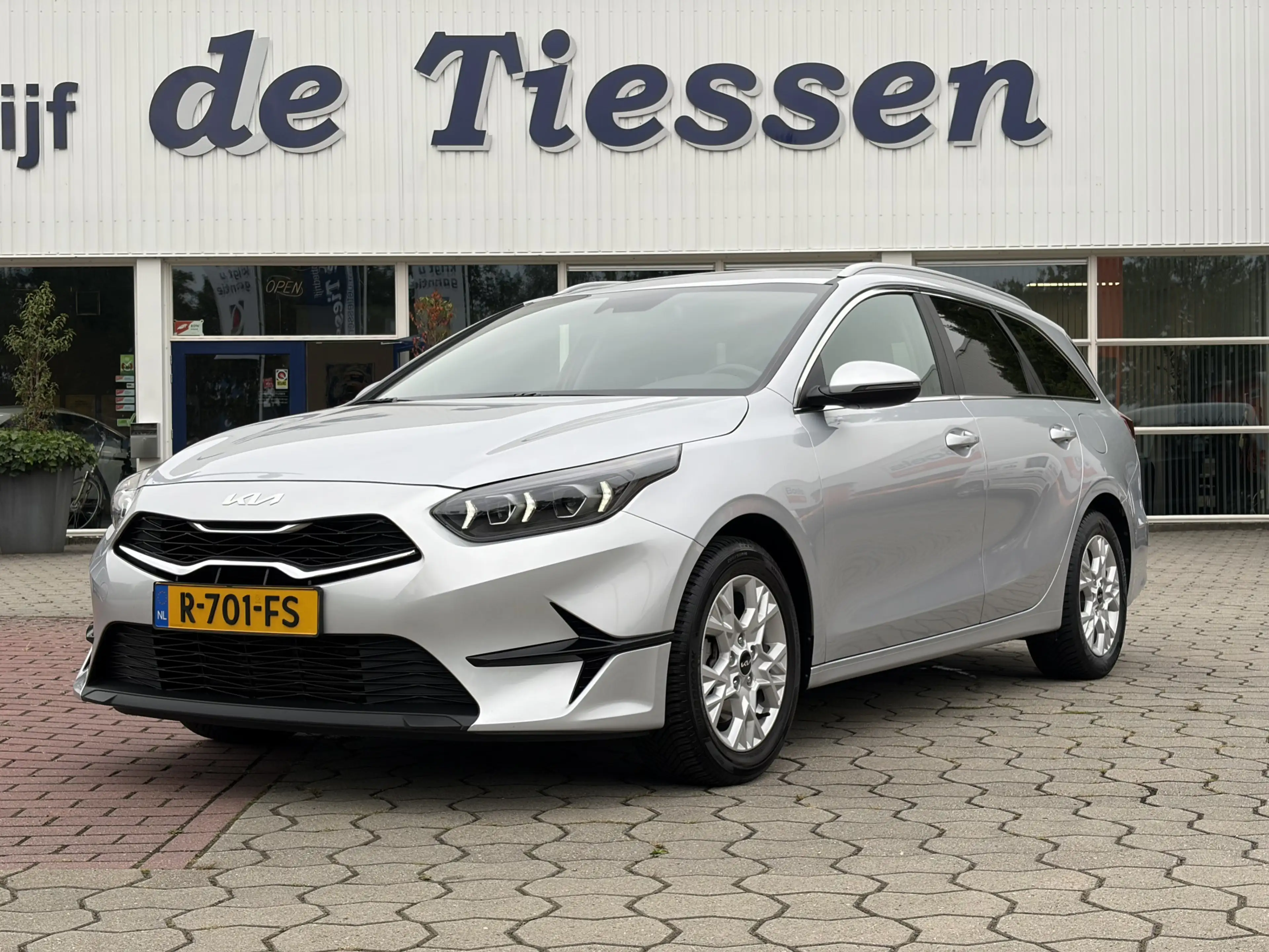 Kia Ceed SW / cee'd SW Sportswagon 1.0 T-GDi DynamicLine | Camera | Carpl — photo 2