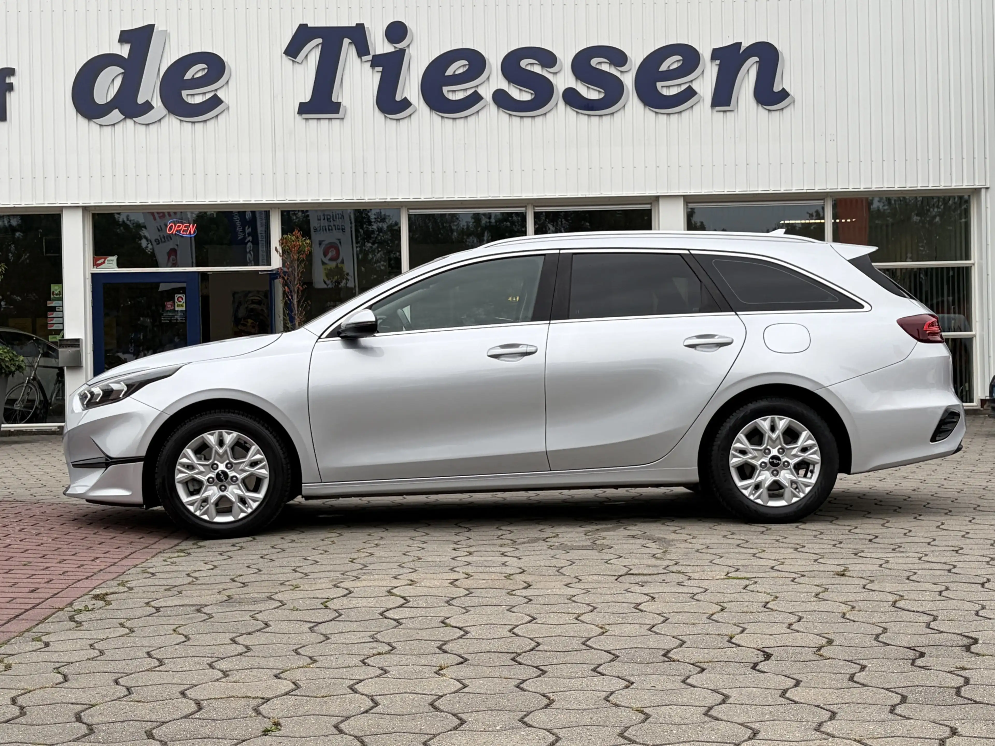 Kia Ceed SW / cee'd SW Sportswagon 1.0 T-GDi DynamicLine | Camera | Carpl — photo 3